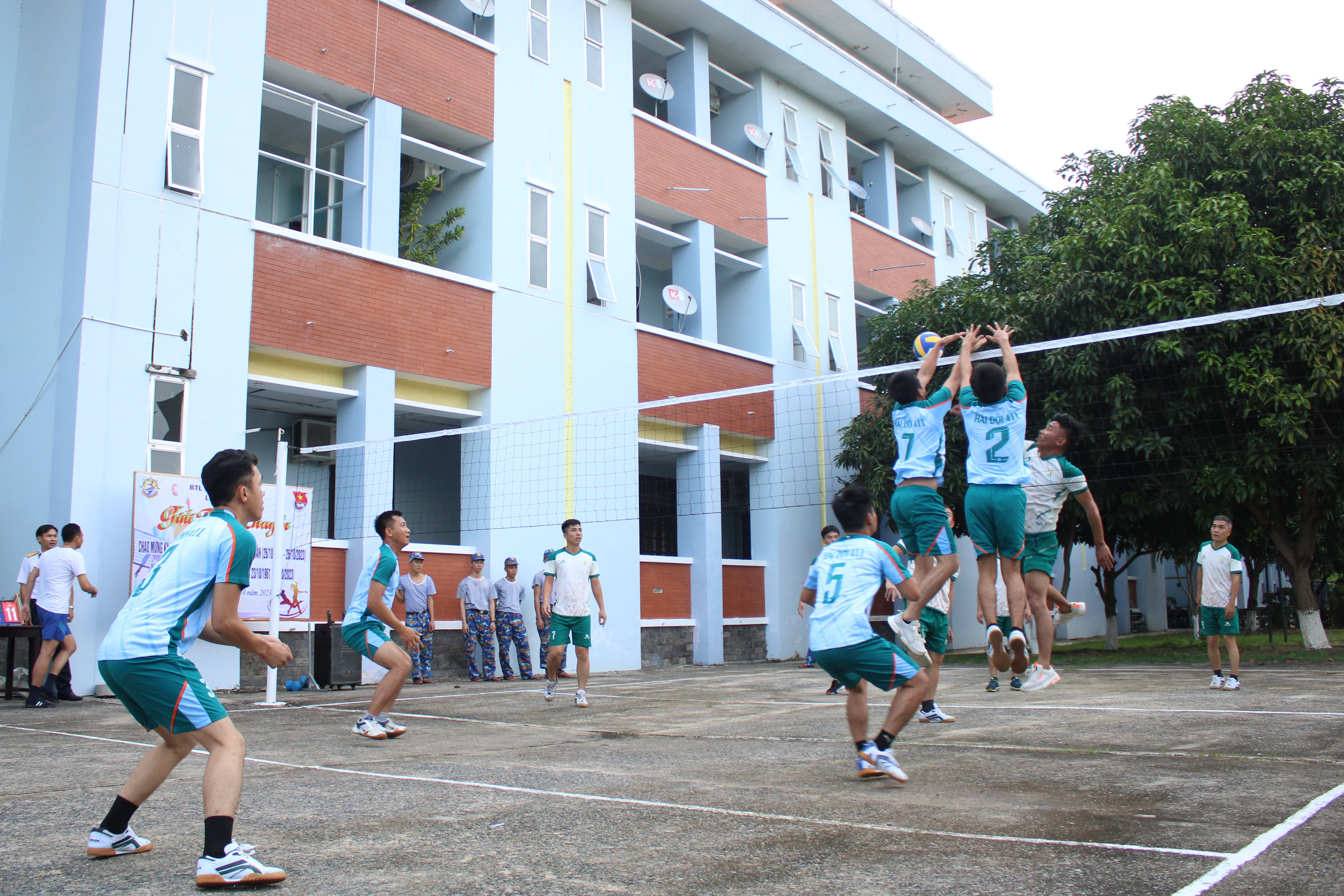 Lữ đoàn 955 tổ chức các hoạt động chào mừng kỷ niệm 48 năm Ngày thành lập Vùng 4 Hải quân