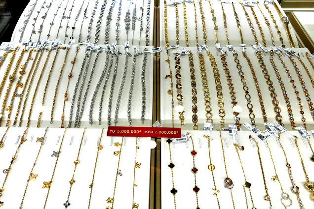 Giá vàng tăng tiếp, lên mức 70,45 triệu đồng/lượng