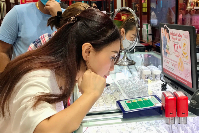 Giá vàng nhẫn sát 60 triệu đồng/lượng, cao nhất lịch sử