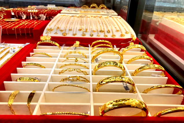 Đầu tuần, giá vàng giảm 130.000-300.000 đồng/lượng