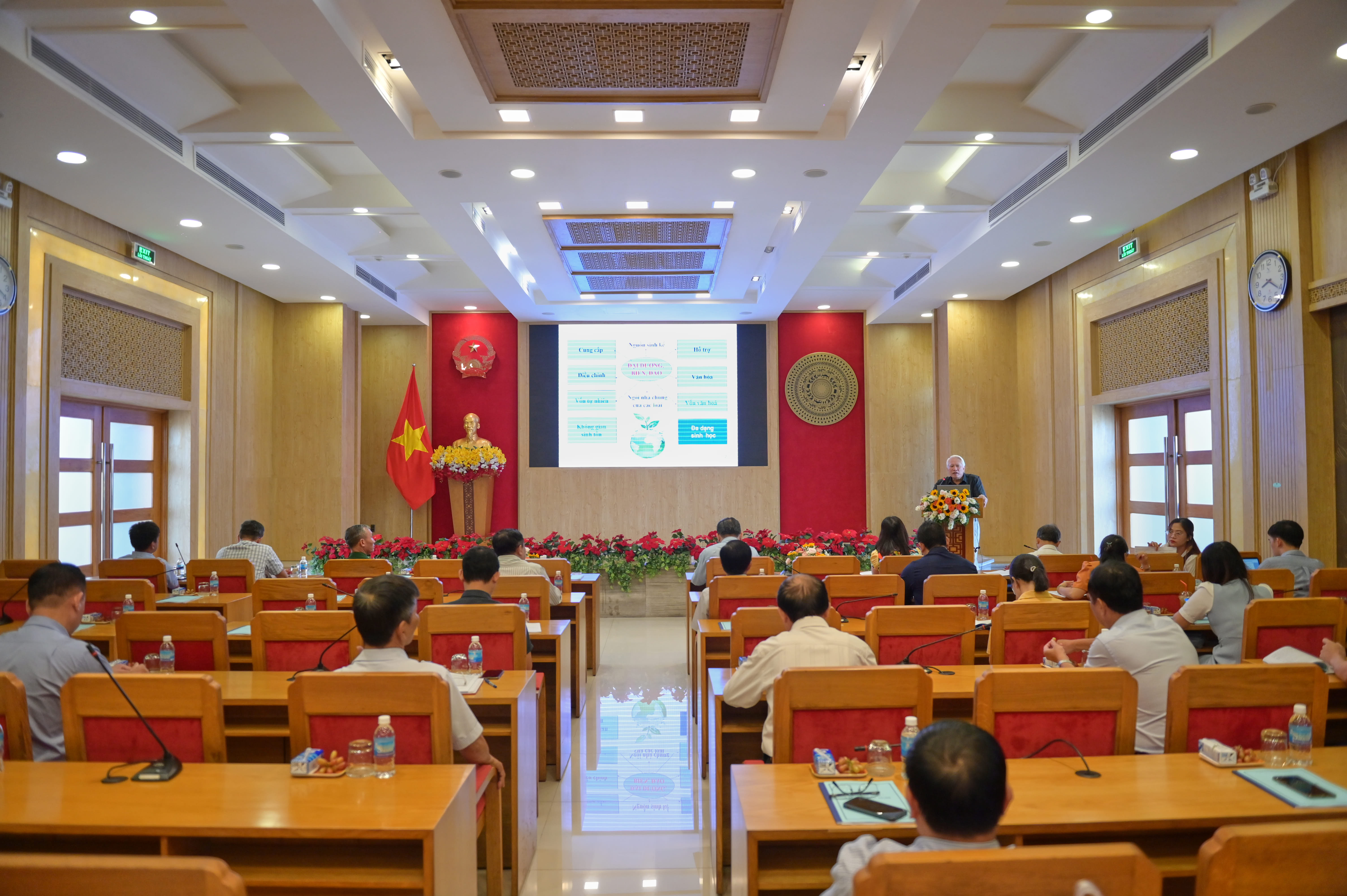 Tuyên truyền về biển, hải đảo cho gần 100 cán bộ, công chức, viên chức của tỉnh