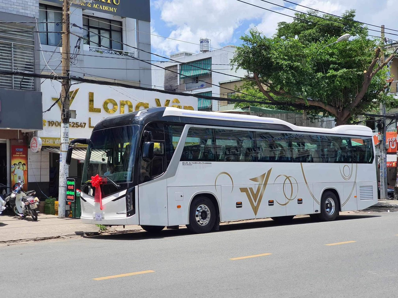 Xe vận chuyển của nhà xe Long Vân - Cát Thiên Hải Limousine.