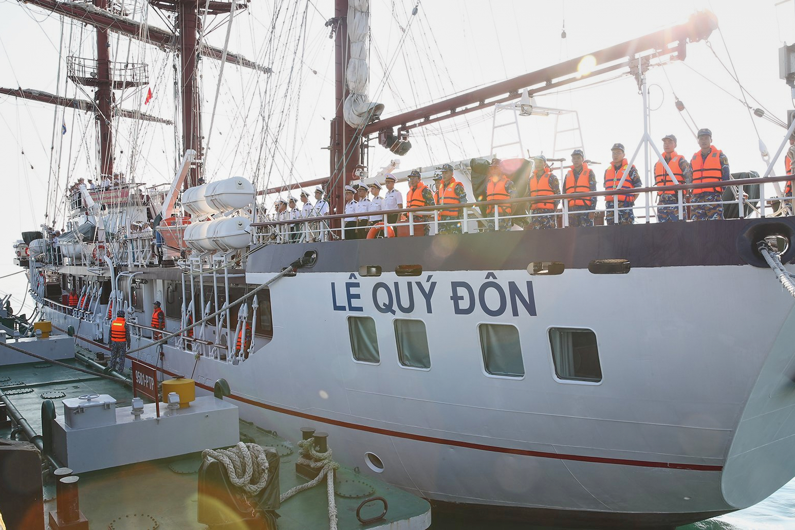 Tàu buồm 286 - Lê Quý Đôn thăm, giao lưu với Hải quân Singapore