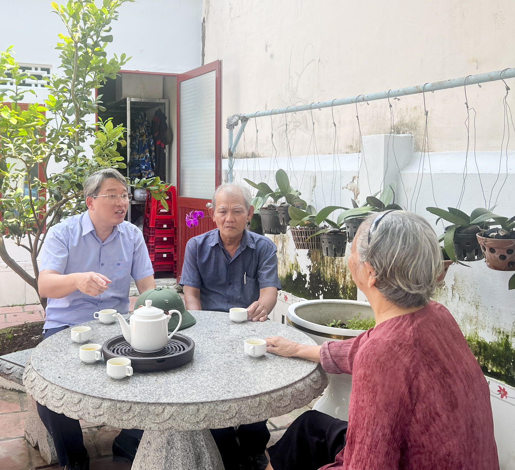 Khi cán bộ gần dân, vì dân, có trách nhiệm với dân