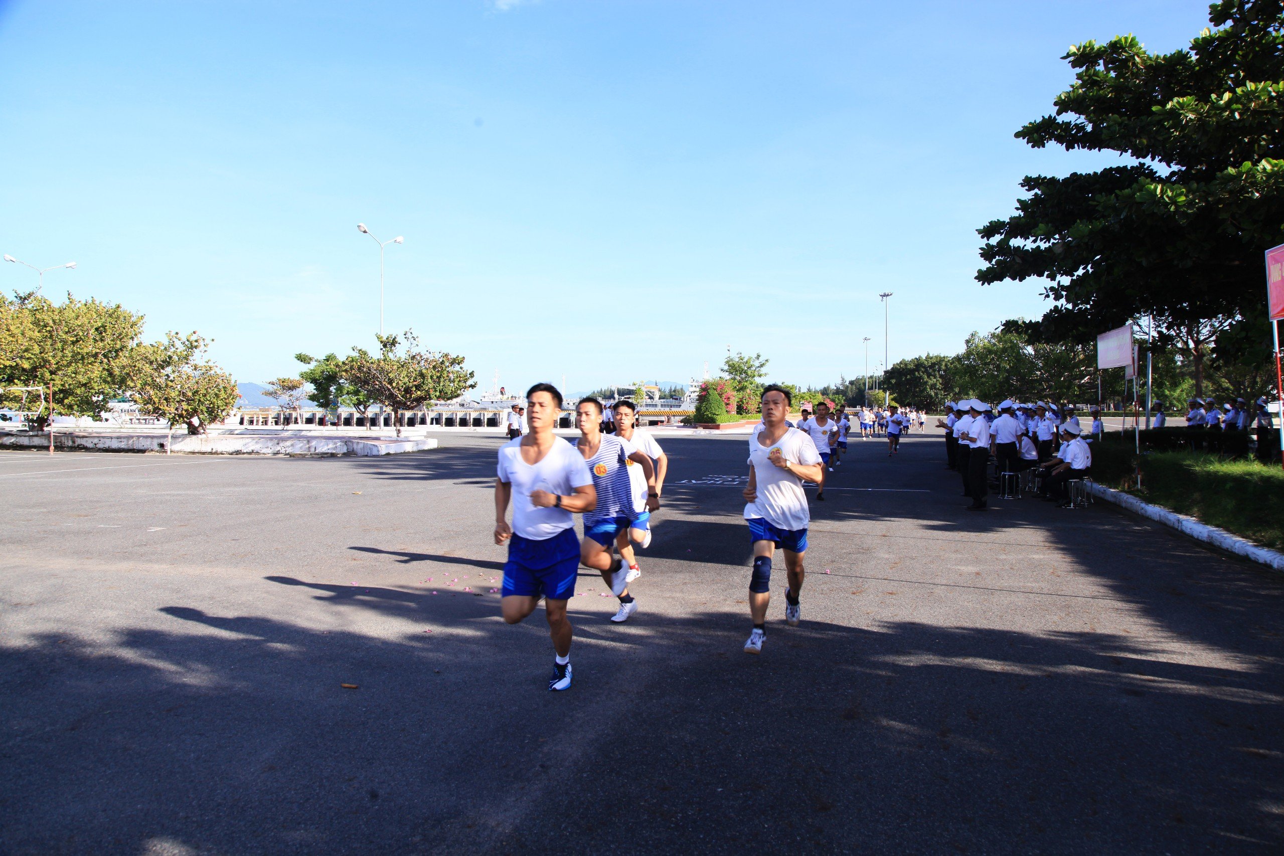 Lữ đoàn 162: : Sôi nổi hoạt động chào mừng kỷ niệm 48 năm ngày thành lập Vùng 4 Hải quân