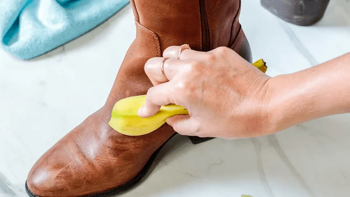 Mẹo đánh bóng giày da không dùng xi