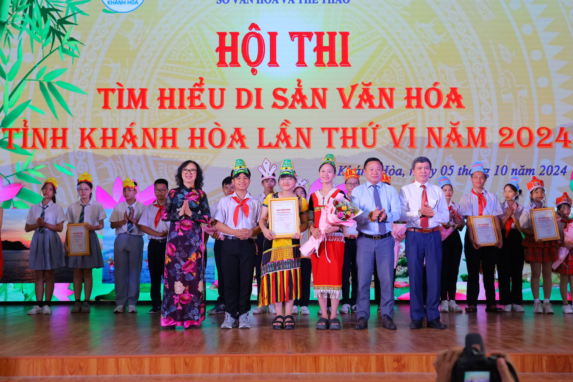 The team from Khanh Son District win first prize 

