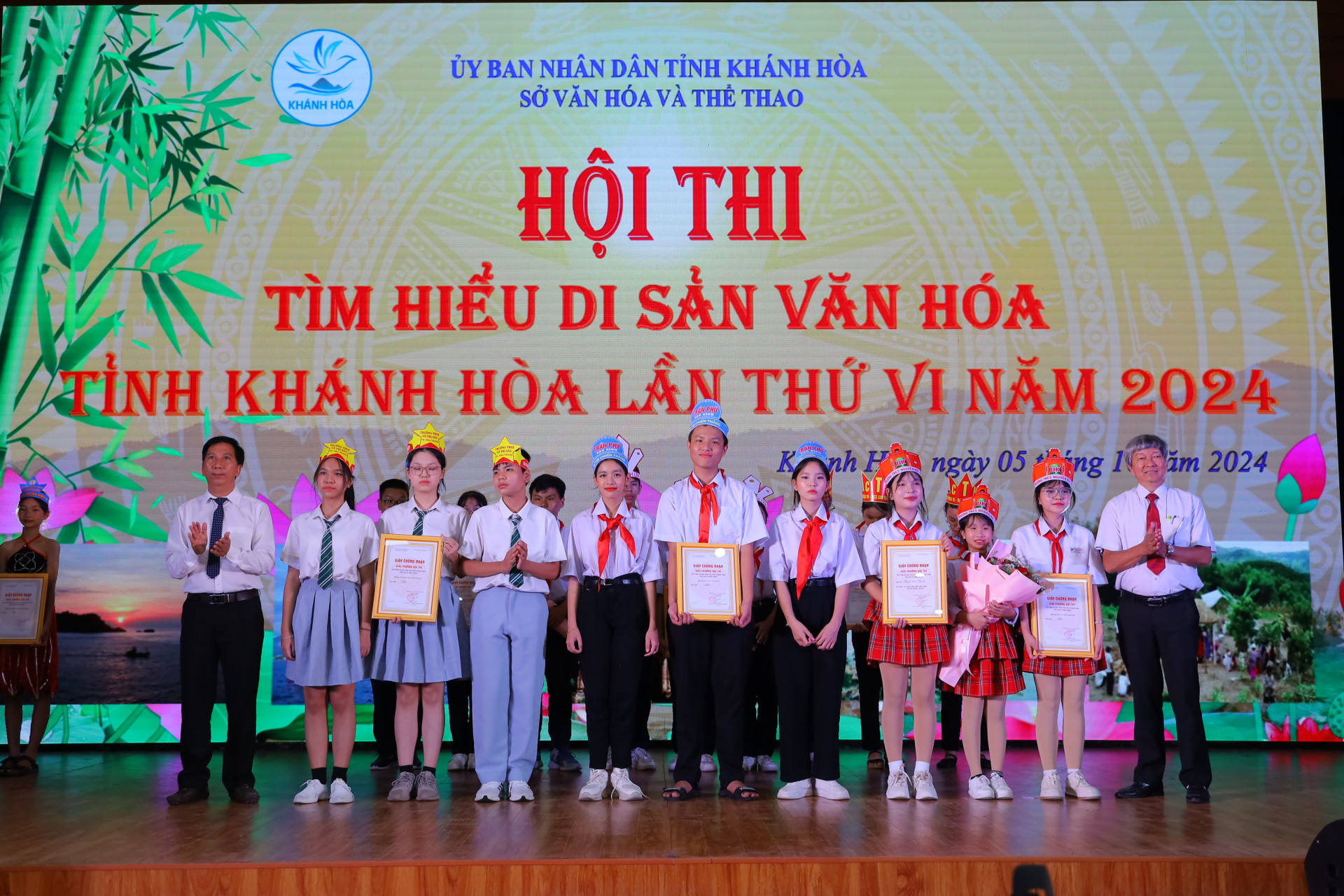 The teams from Nha Trang City, Dien Khanh District and Van Ninh District win second prizes
