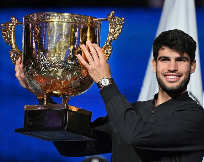 Chung kết China Open: Alcaraz biến tay vợt số một thế giới Sinner thành cựu vương 