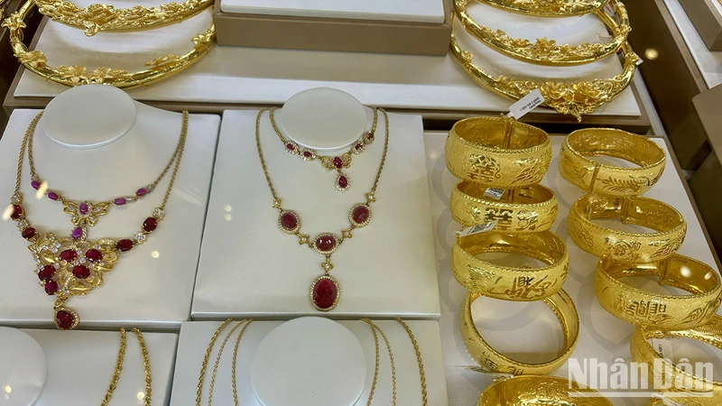 Giá vàng ngày 3/10: Vàng nhẫn thấp hơn vàng miếng 1 triệu đồng/lượng