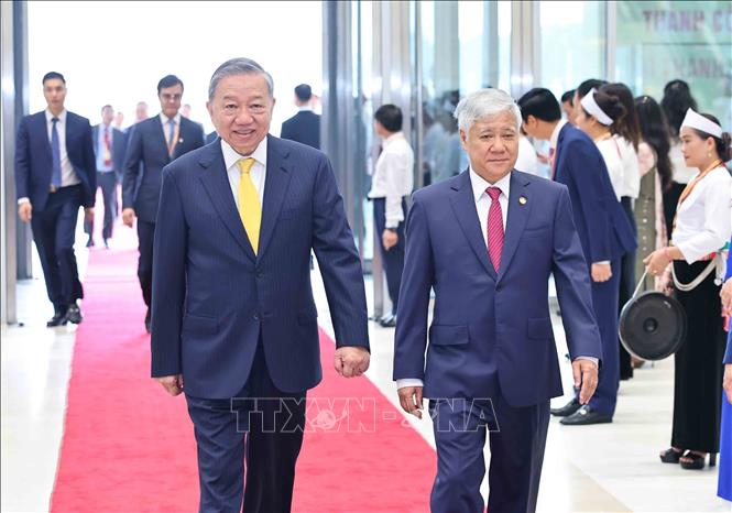 Các đại biểu đến dự Phiên khai mạc Đại hội X Mặt trận Tổ quốc Việt Nam