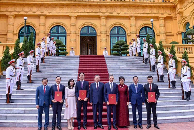 Tổng Bí thư, Chủ tịch nước Tô Lâm trao Quyết định bổ nhiệm Đại sứ đặc mệnh toàn quyền, Trưởng đại diện Việt Nam ở nước ngoài.