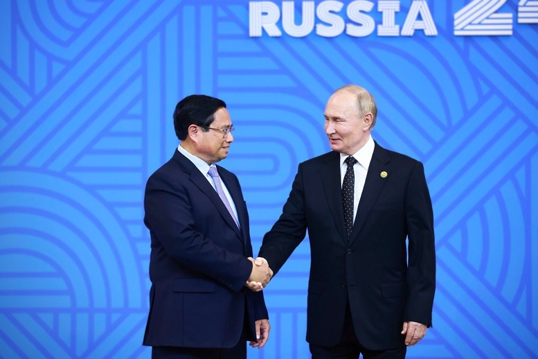 Tổng thống Liên bang Nga Vladimir Putin, Chủ tịch Nhóm BRICS năm 2024 đón Thủ tướng Phạm Minh Chính.

