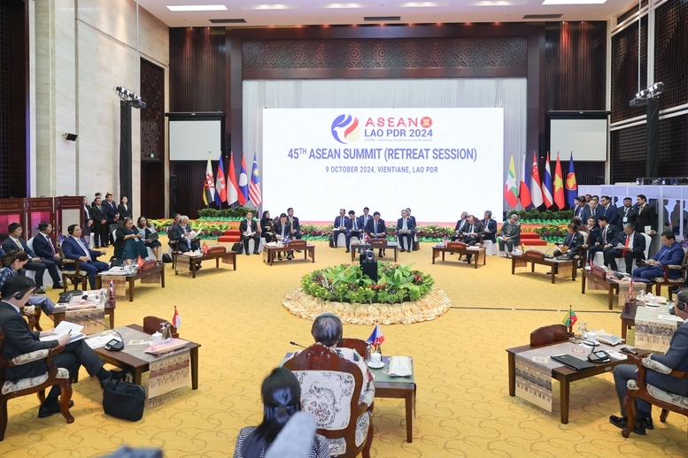 Lãnh đạo các nước ASEAN và Timor-Leste tham dự phiên họp hẹp, trao đổi về các vấn đề quốc tế và khu vực cùng quan tâm .