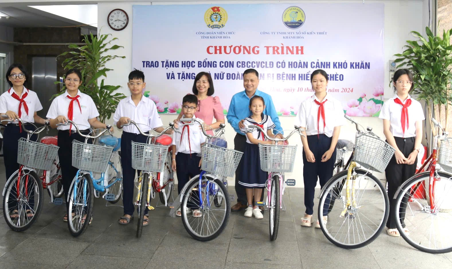 Trao học bổng, xe đạp cho con đoàn viên có hoàn cảnh khó khăn