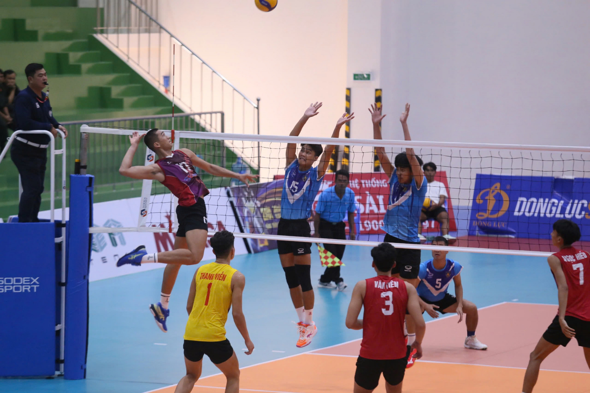 SK Pearlnest Khanh Hoa playing in the national A-Class volleyball tournament 2024 in Tra Vinh (Photo: Ngoc Tuan)

