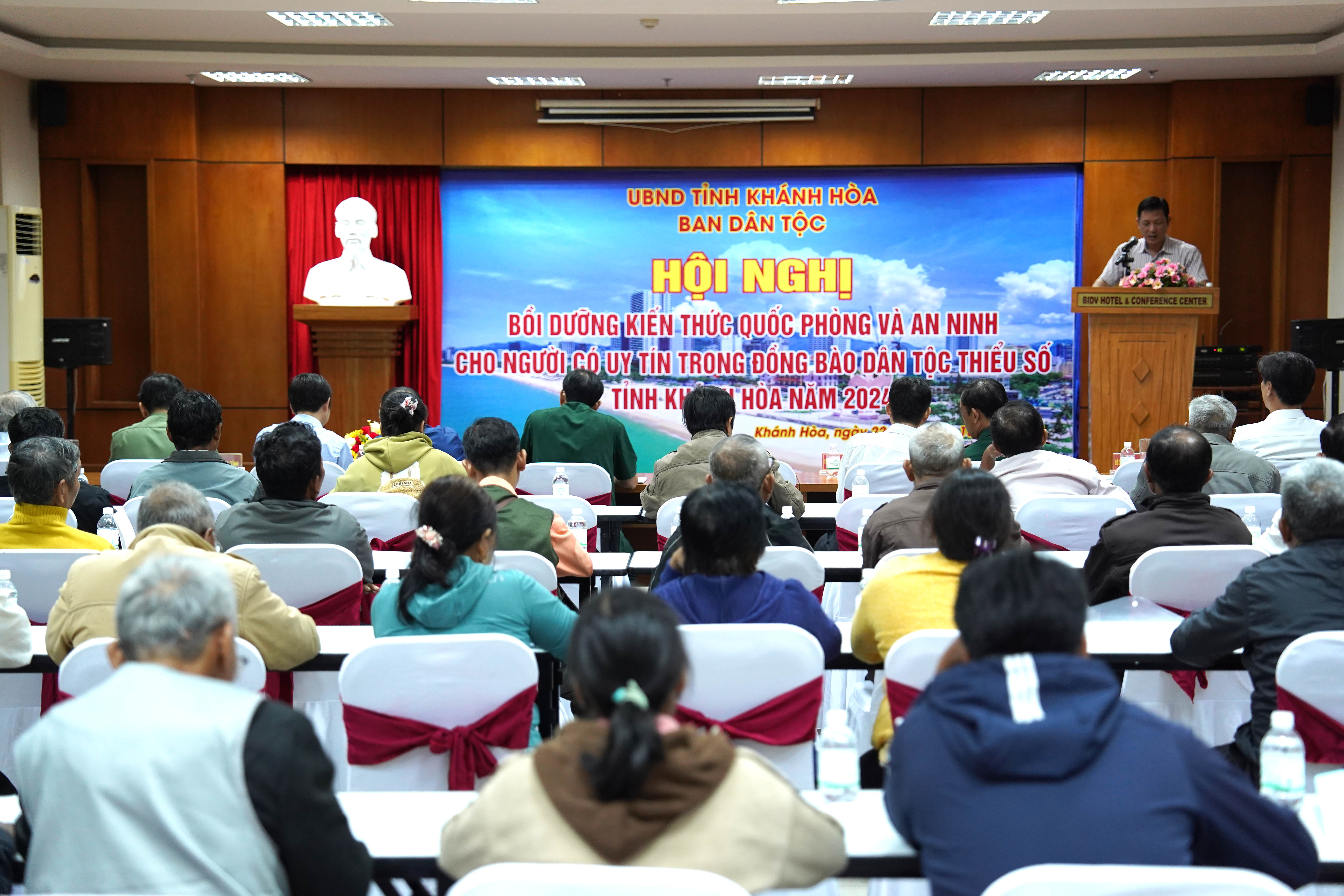 Hội nghị bồi dưỡng kiến thức quốc phòng và an ninh cho người có uy tín năm 2024