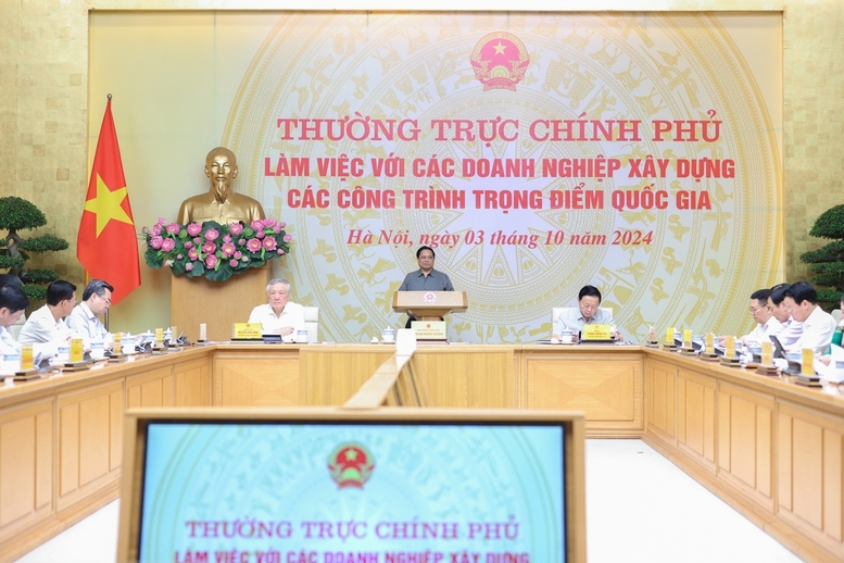 Thủ tướng Phạm Minh Chính chủ trì cuộc làm việc của Thường trực Chính phủ với các doanh nghiệp xây dựng các công trình trọng điểm quốc gia. 