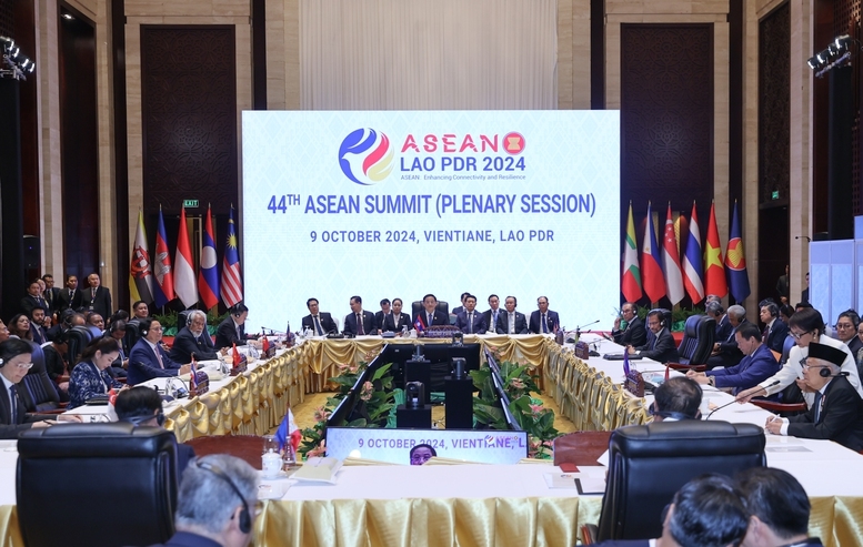 Lãnh đạo các nước ASEAN và Timor-Leste tham dự phiên họp toàn thể Hội nghị Cấp cao ASEAN.