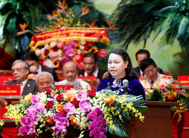 Ủy viên Trung ương Đảng, Phó Chủ tịch - Tổng Thư ký Nguyễn Thị Thu Hà trình bày Báo cáo chính trị 