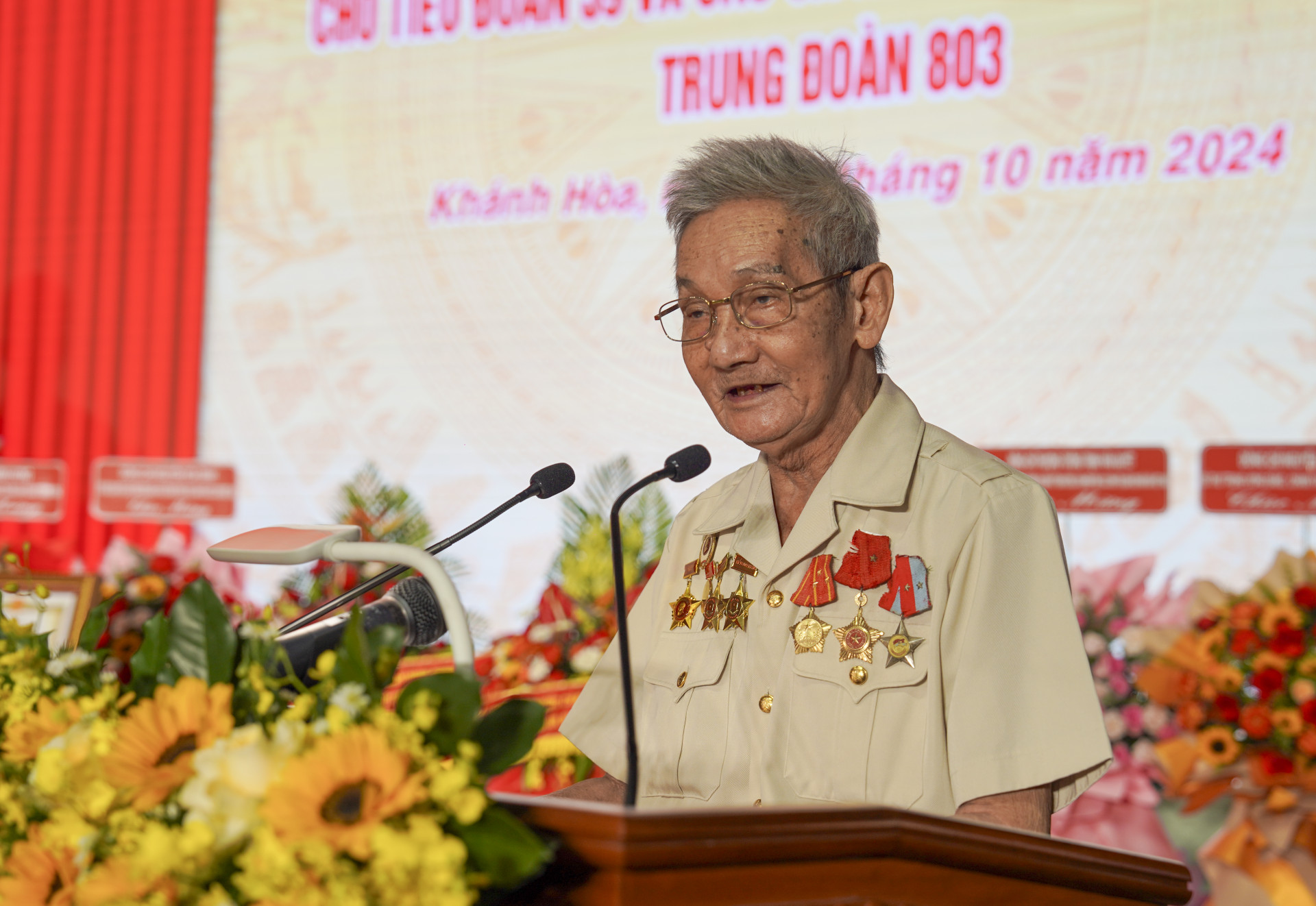 Ông Lê Ngọc Du, cựu chiến binh Tiểu đoàn 59 phát biểu cảm tưởng tại buổi lễ.