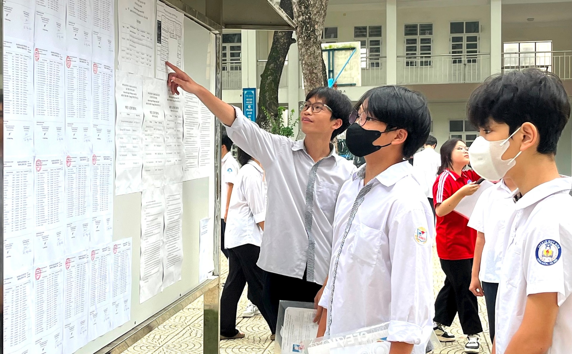 Thí sinh tham dự kỳ thi tuyển sinh lớp 10 tại Hà Nội năm học 2024-2025. Ảnh: Thống Nhất