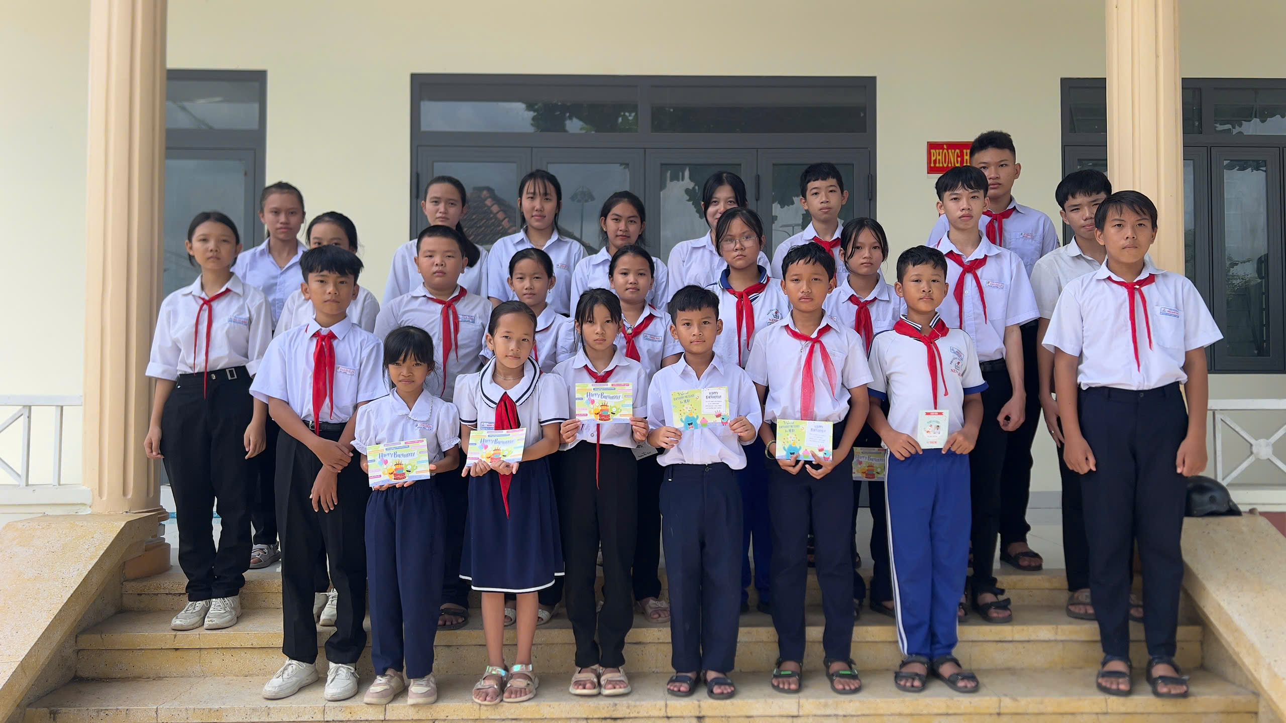 Trao 161 suất học bổng cho trẻ em có hoàn cảnh khó khăn