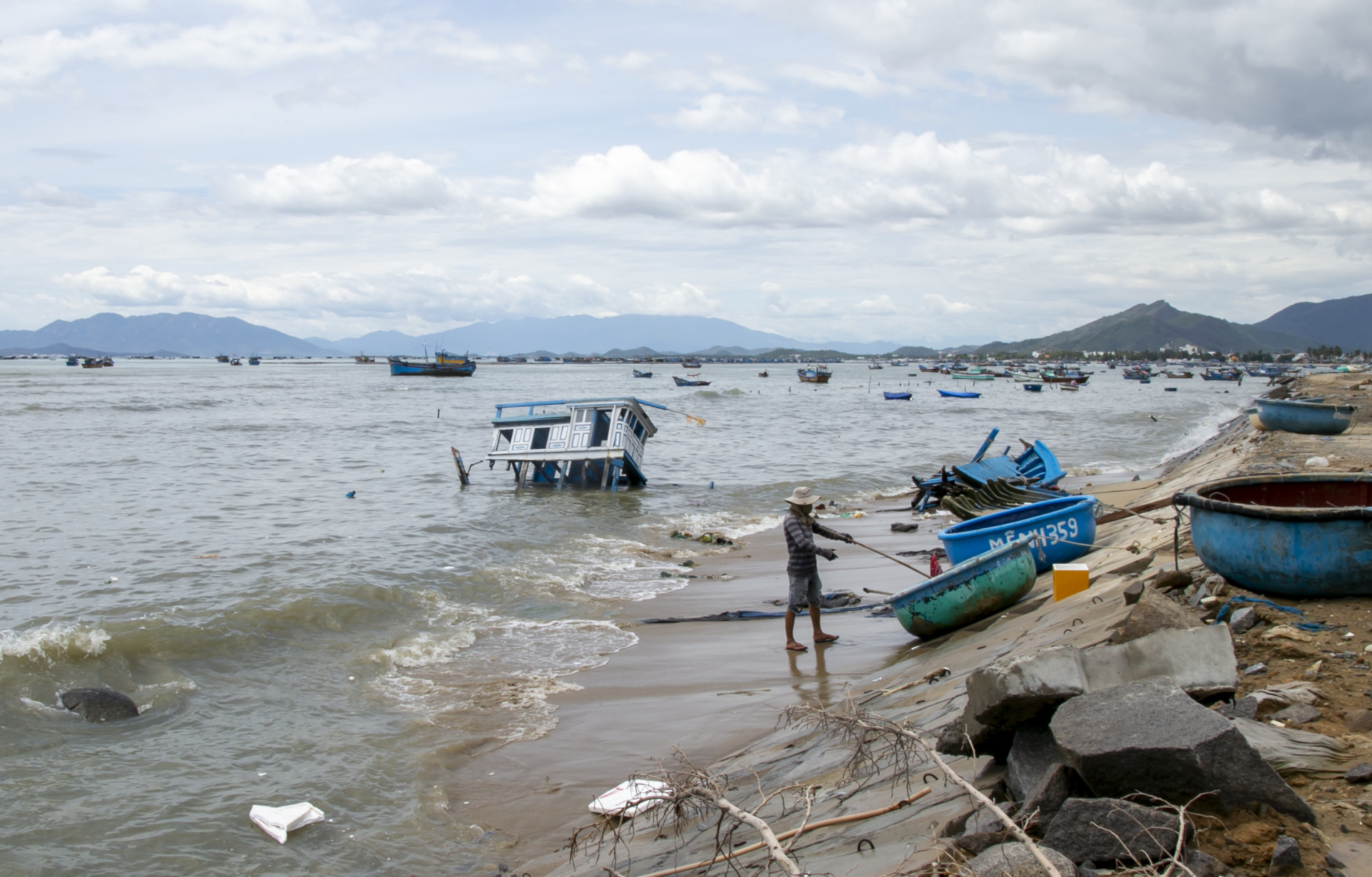 Triển khai các phương án đảm bảo an toàn cho người dân