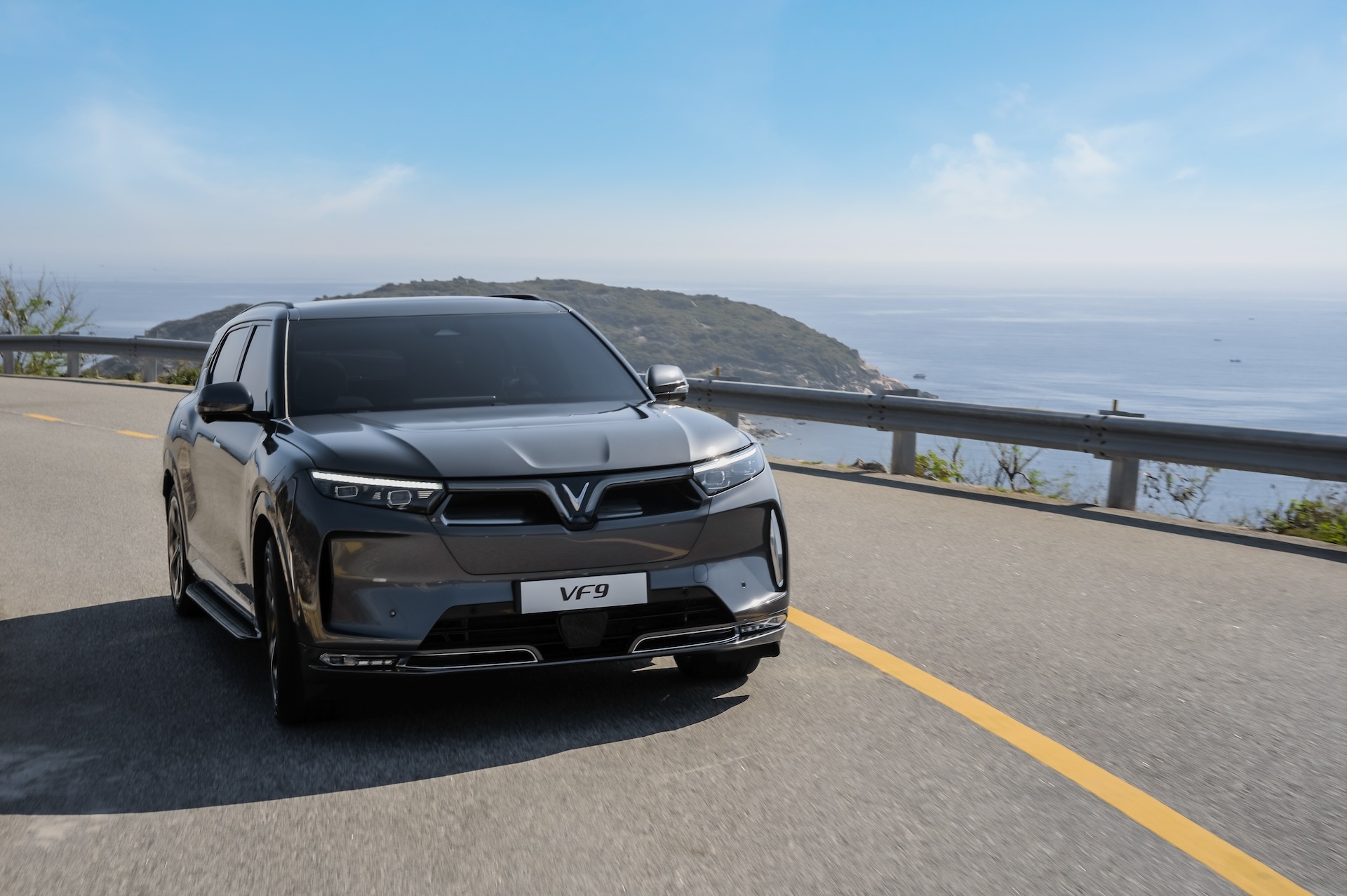 VinFast ưu đãi “khủng”: Sở hữu “xe chủ tịch” VF 9 chỉ từ 1,1 tỷ đồng