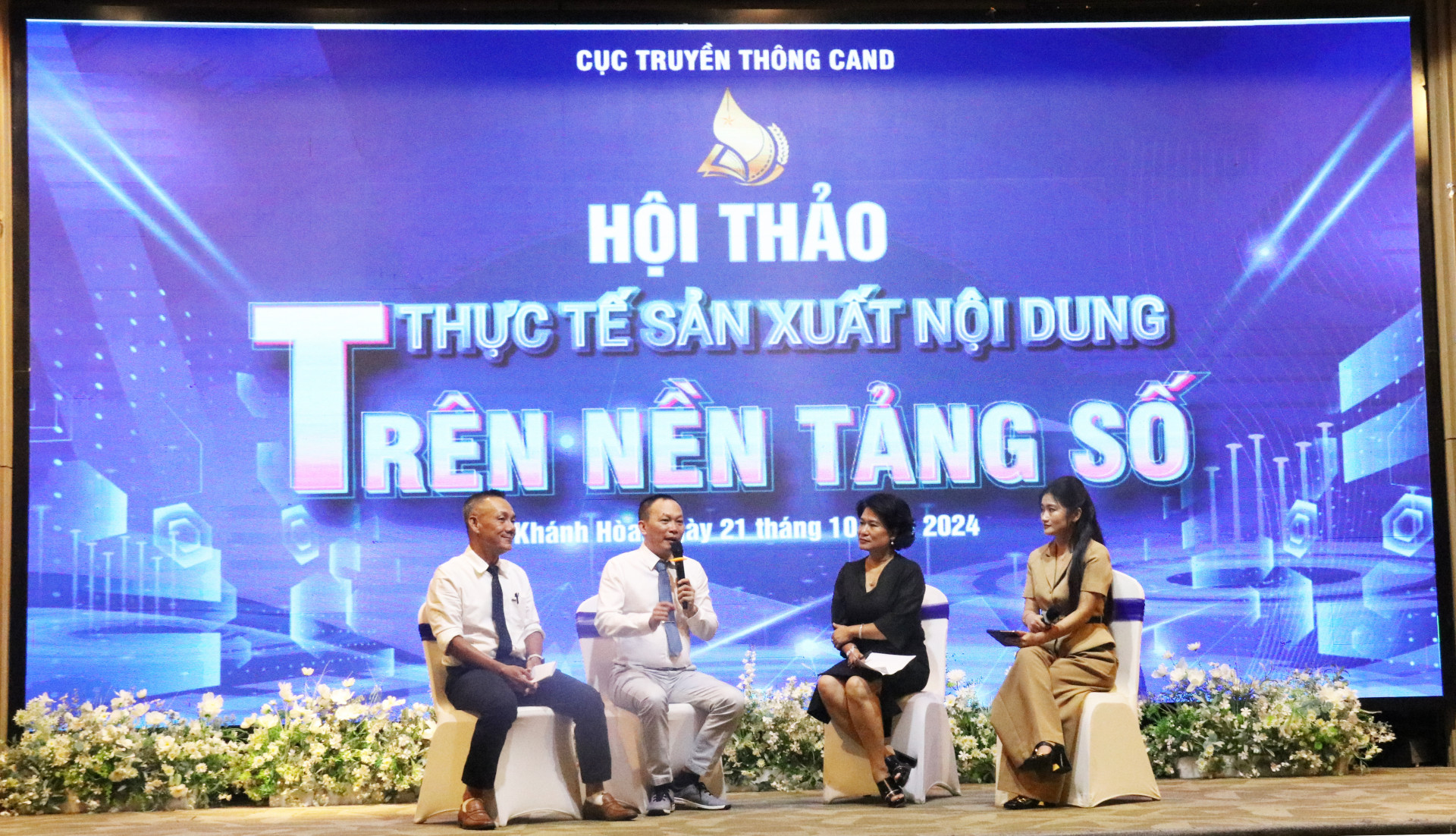 Các diễn giả đã trực tiếp trao đổi phương thức cung cấp nội dung, đưa nội dung các chương trình phát thanh, truyền hình lên các nền tảng số