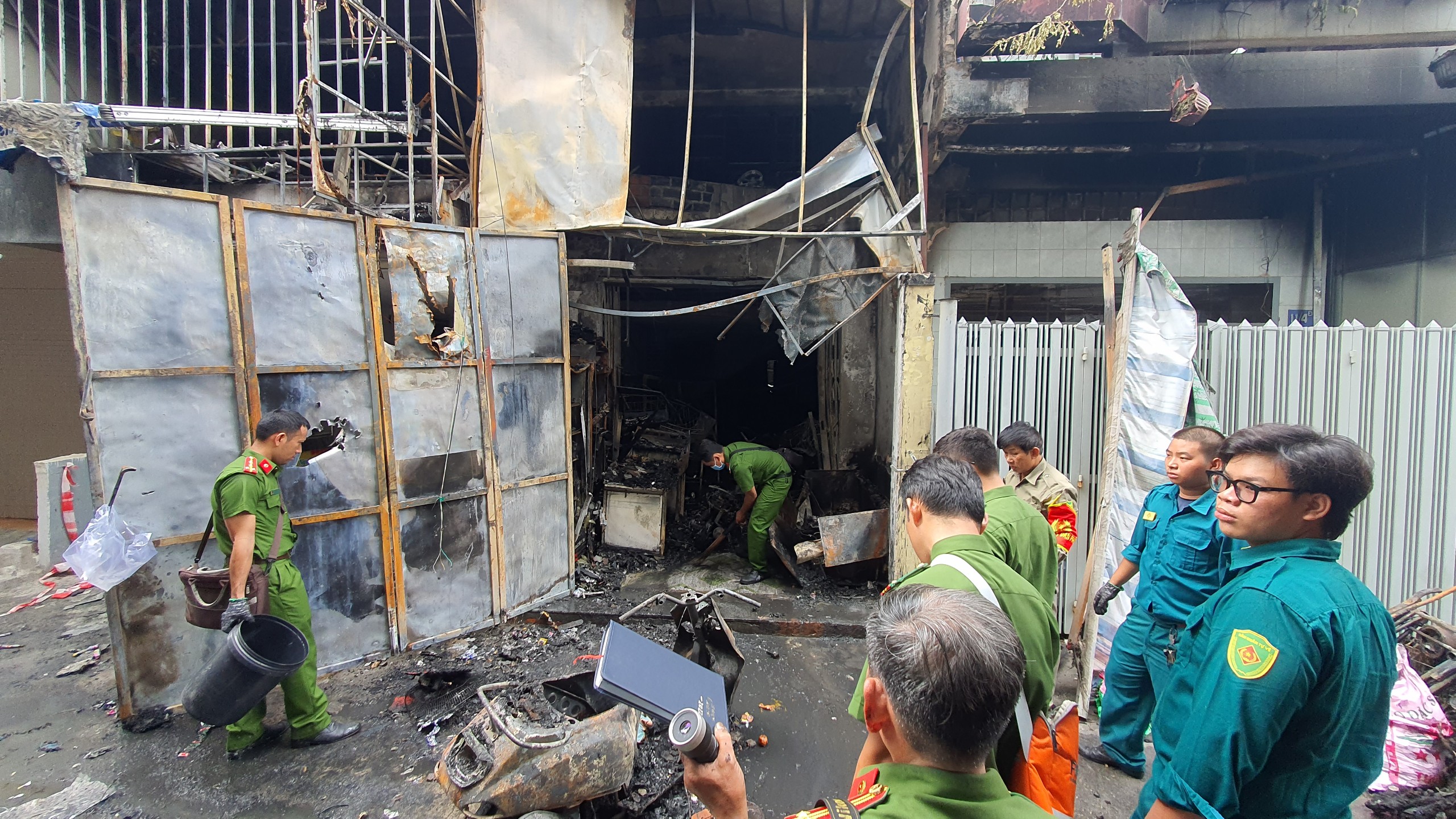 Đề phòng nguy cơ cháy, nổ khi sạc xe điện 