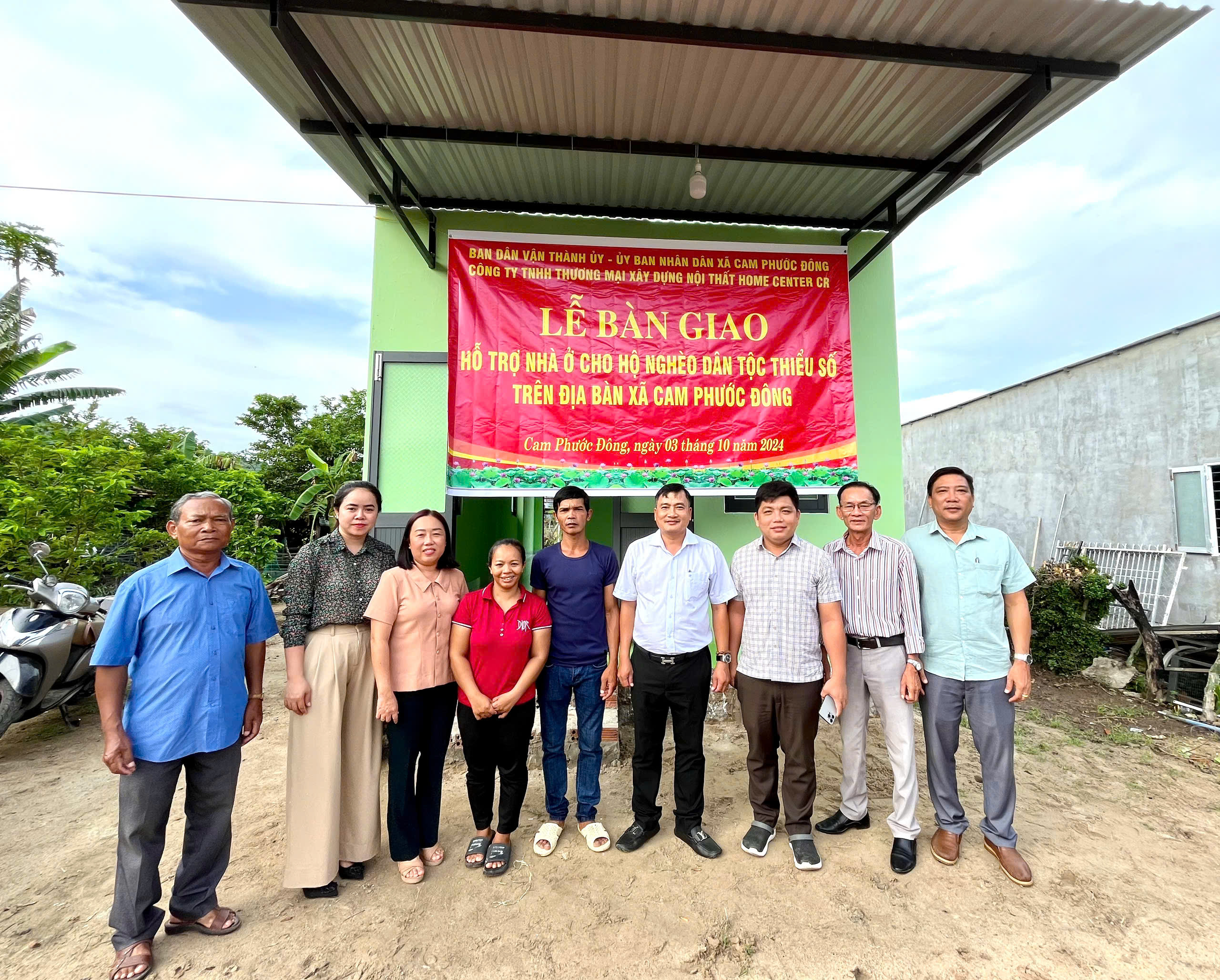 Bàn giao nhà cho hộ nghèo người đồng bào dân tộc thiểu số tại xã Cam Phước Đông