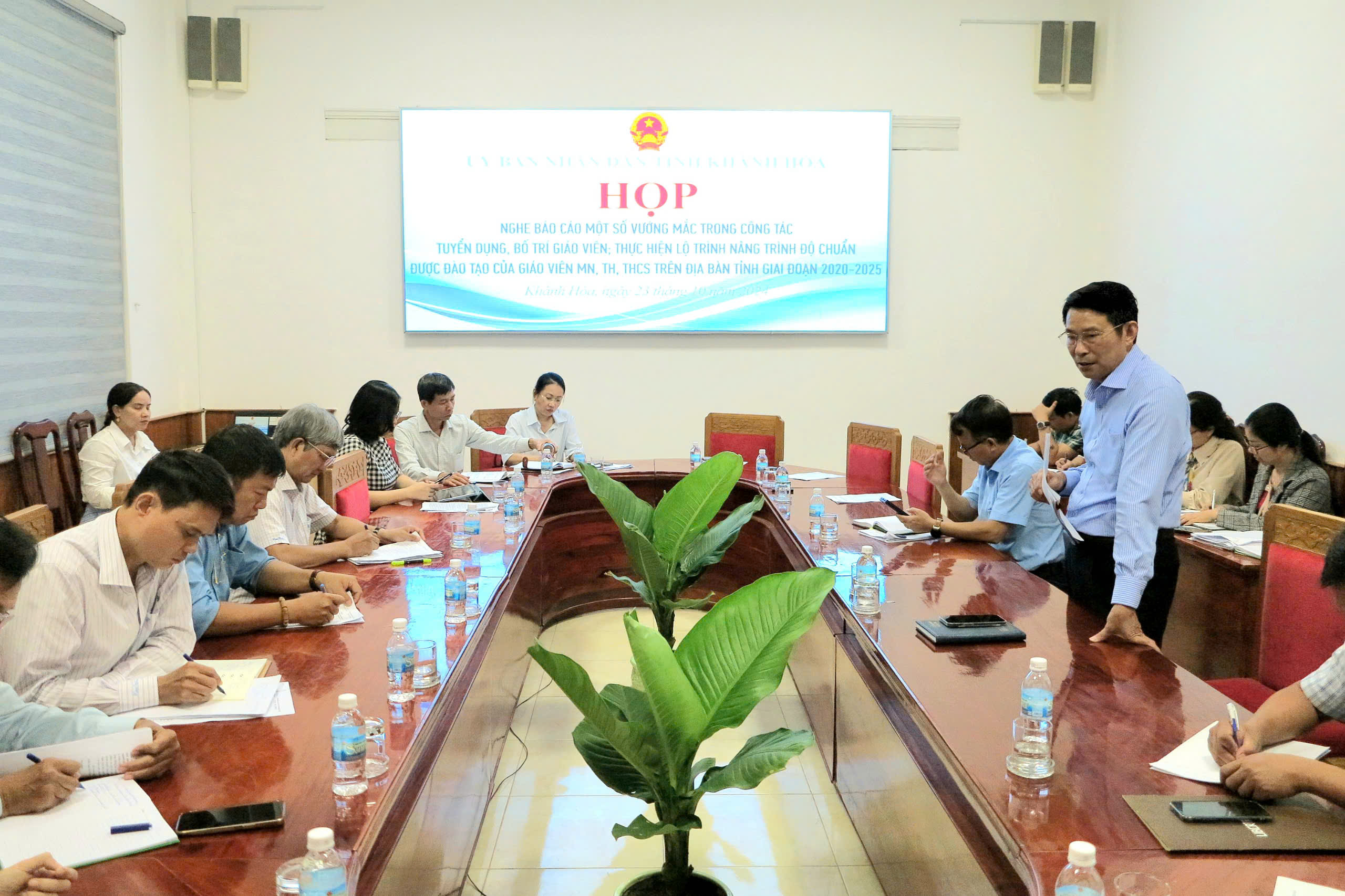 Khẩn trương kiến nghị Bộ Nội vụ hướng dẫn việc ký hợp đồng lao động với giáo viên