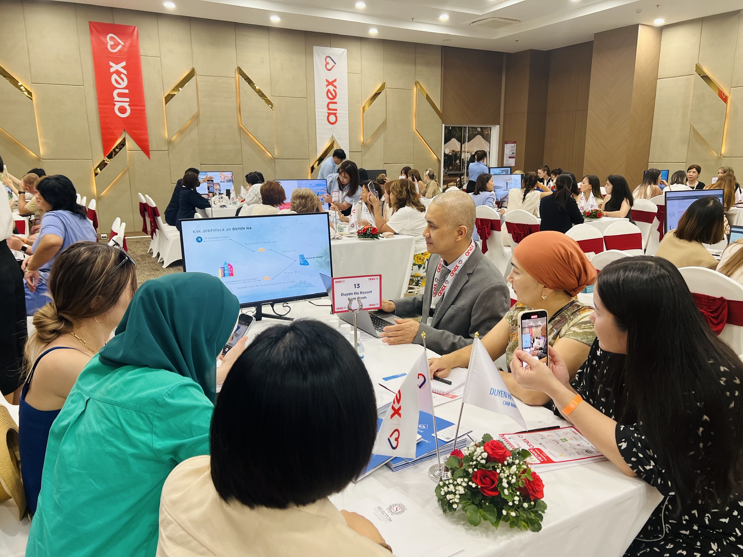 150 đại lý du lịch tham gia hội thảo du lịch Việt Nam - Kazakhstan và các nước CIS