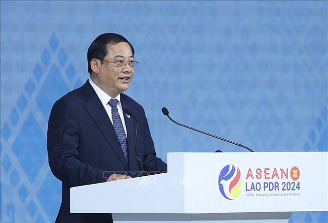 Thủ tướng Lào, Chủ tịch ASEAN 2024 Sonexay Siphandone phát biểu bế mạc Hội nghị Cấp cao Hiệp hội các quốc gia Đông Nam Á (ASEAN) lần thứ 44, 45 và các hội nghị cấp cao liên quan. Ảnh: Dương Giang/TTXVN

