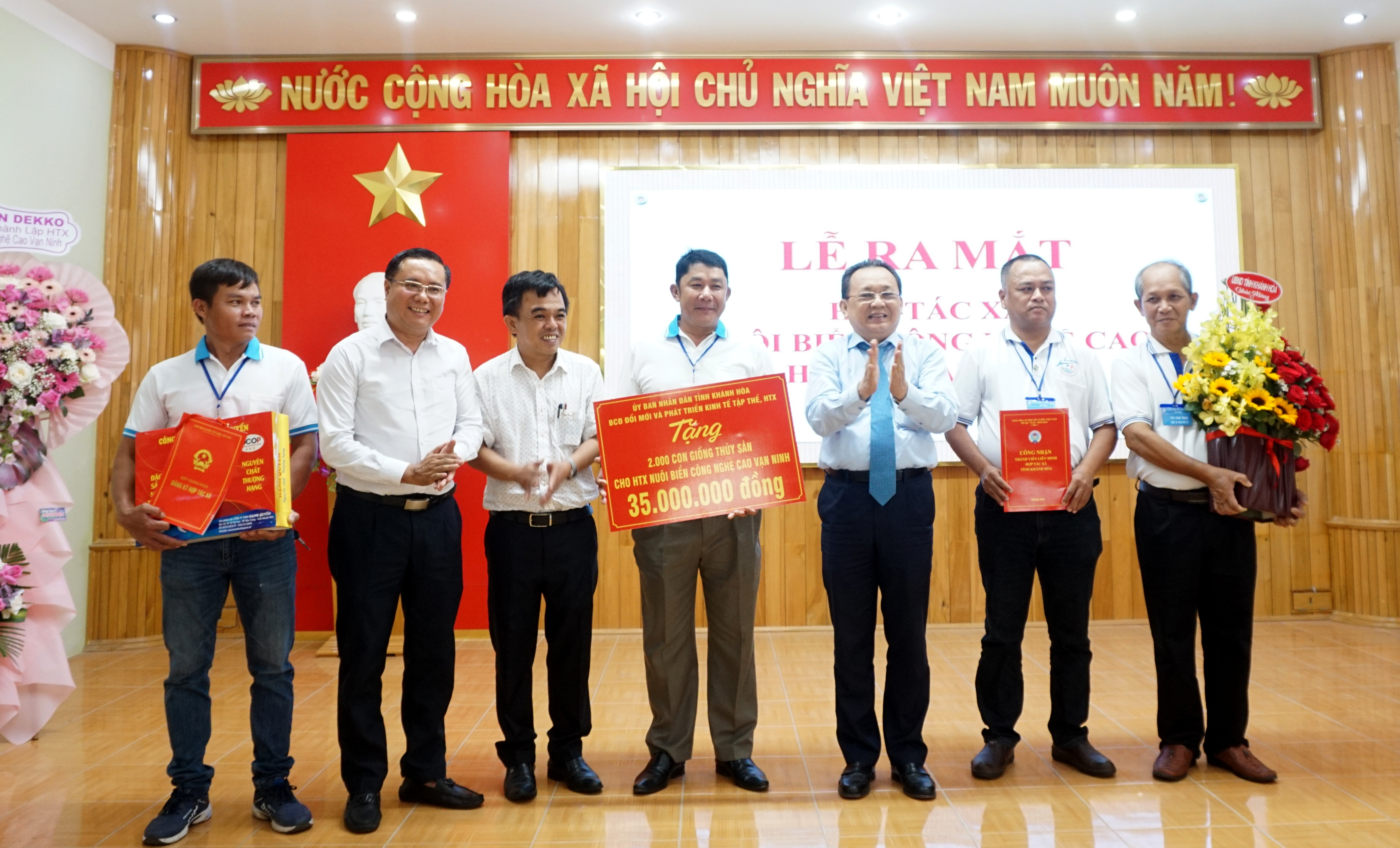 Ra mắt Hợp tác xã nuôi biển công nghệ cao Vạn Ninh