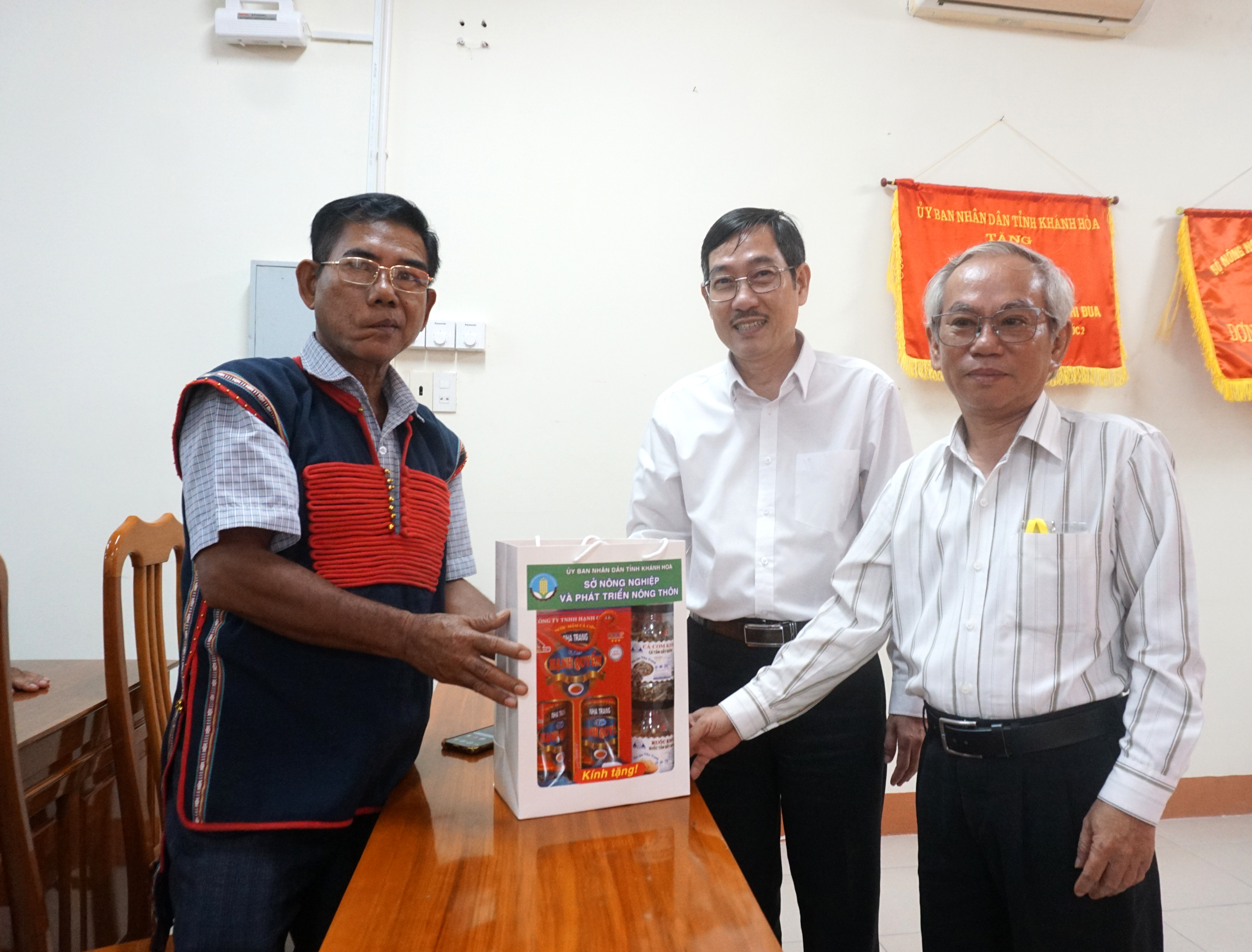 Sở Nông nghiệp và Phát triển nông thôn Khánh Hòa: Gặp mặt đoàn đại biểu về dự Đại hội đại biểu các dân tộc thiểu số tỉnh lần thứ IV, năm 2024