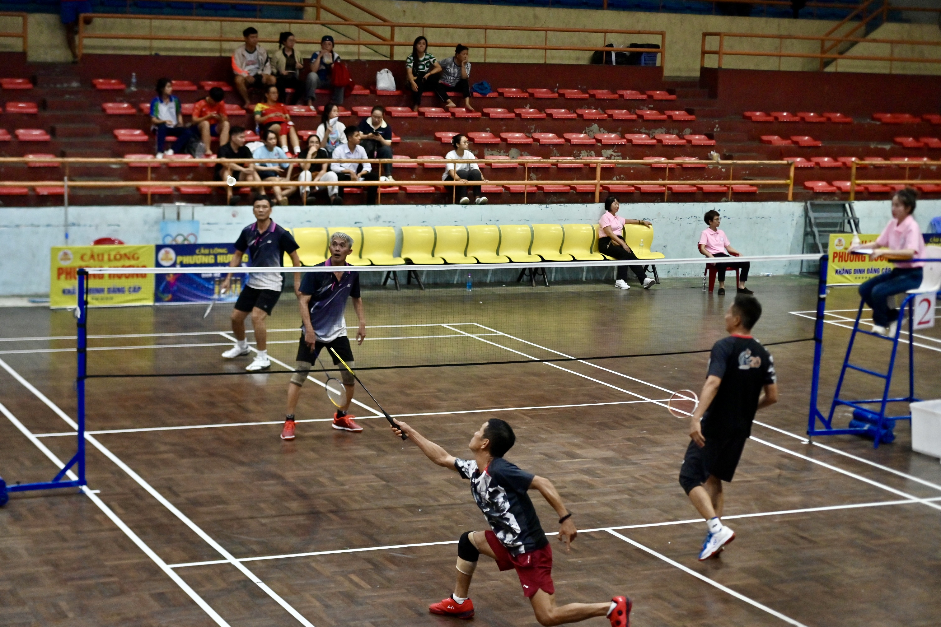 Sôi nổi Giải cầu lông các nhóm tuổi tỉnh Khánh Hòa