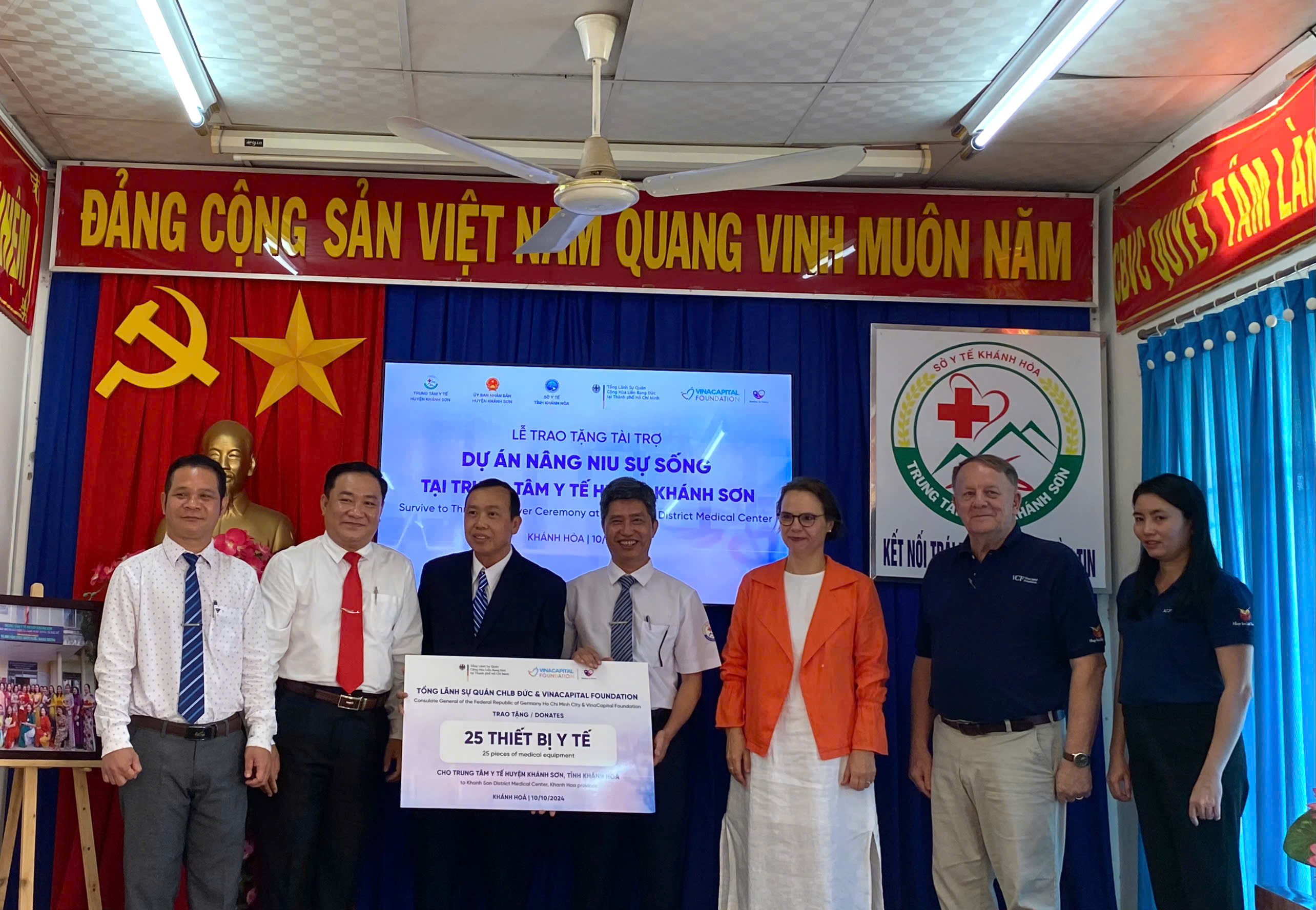 Bàn giao 25 thiết bị thuộc dự án Nâng niu sự sống