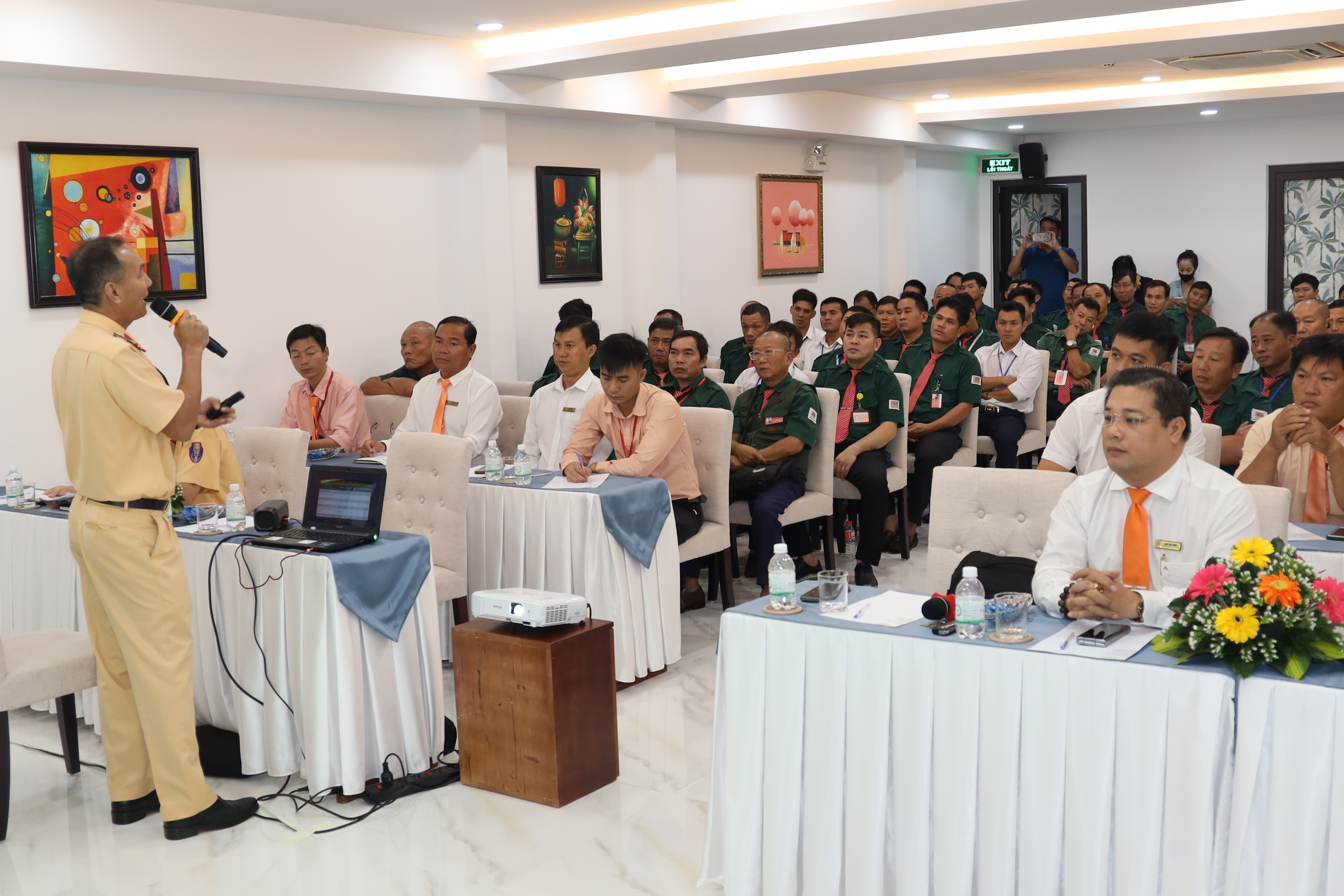 Phổ biến kiến thức pháp luật về an toàn giao thông cho gần 100 lái xe Công ty Phương Trang