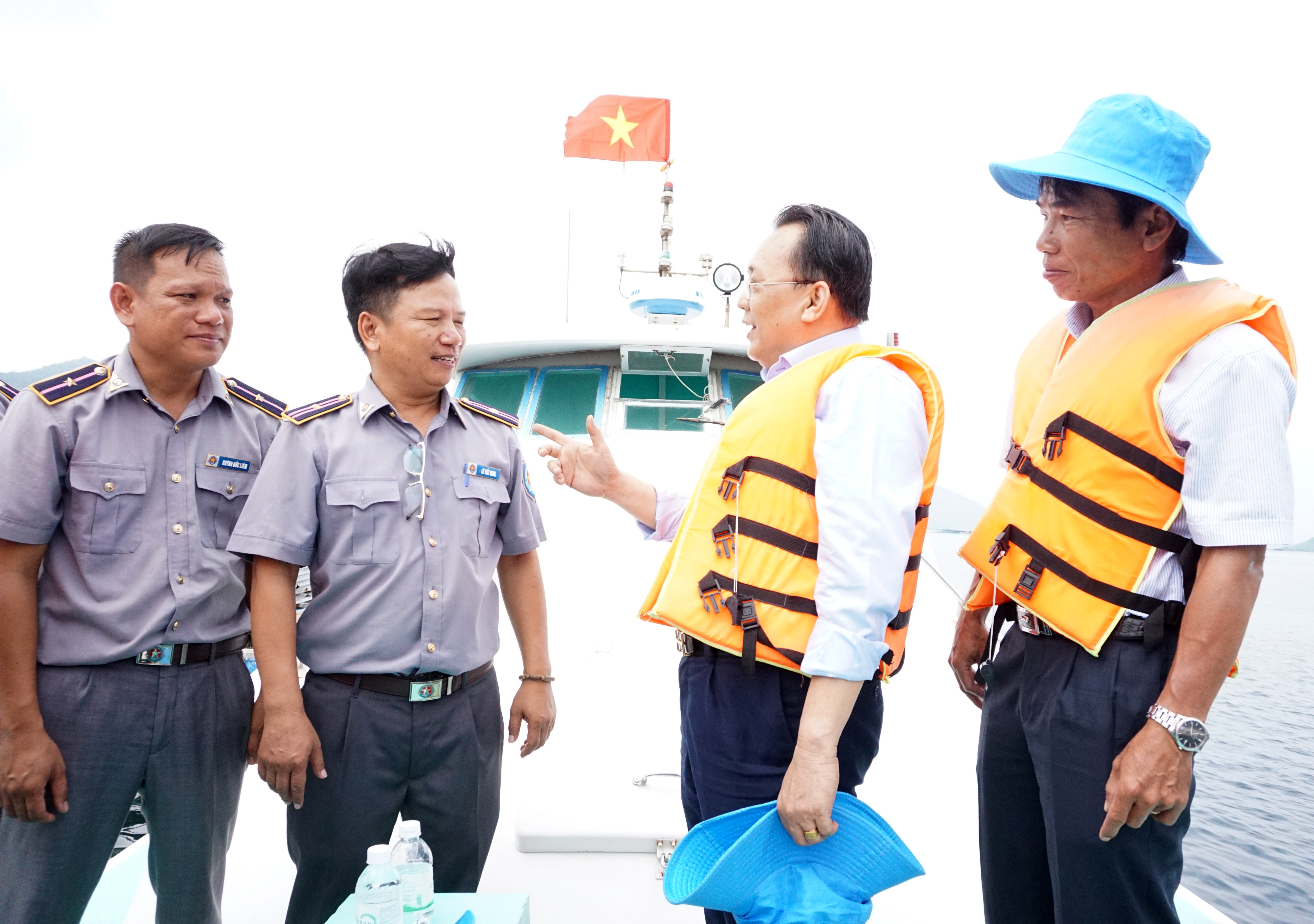 Quyết tâm cùng cả nước gỡ cảnh báo “Thẻ vàng” IUU