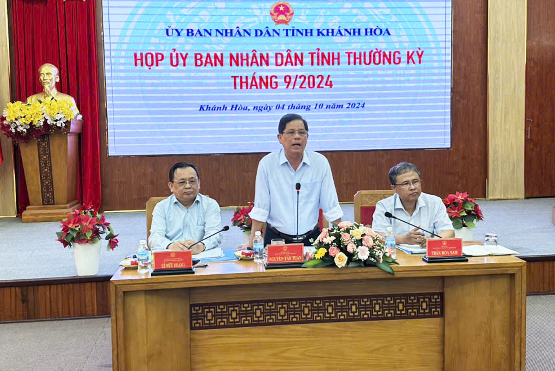 UBND tỉnh Khánh Hòa họp thường kỳ tháng 9