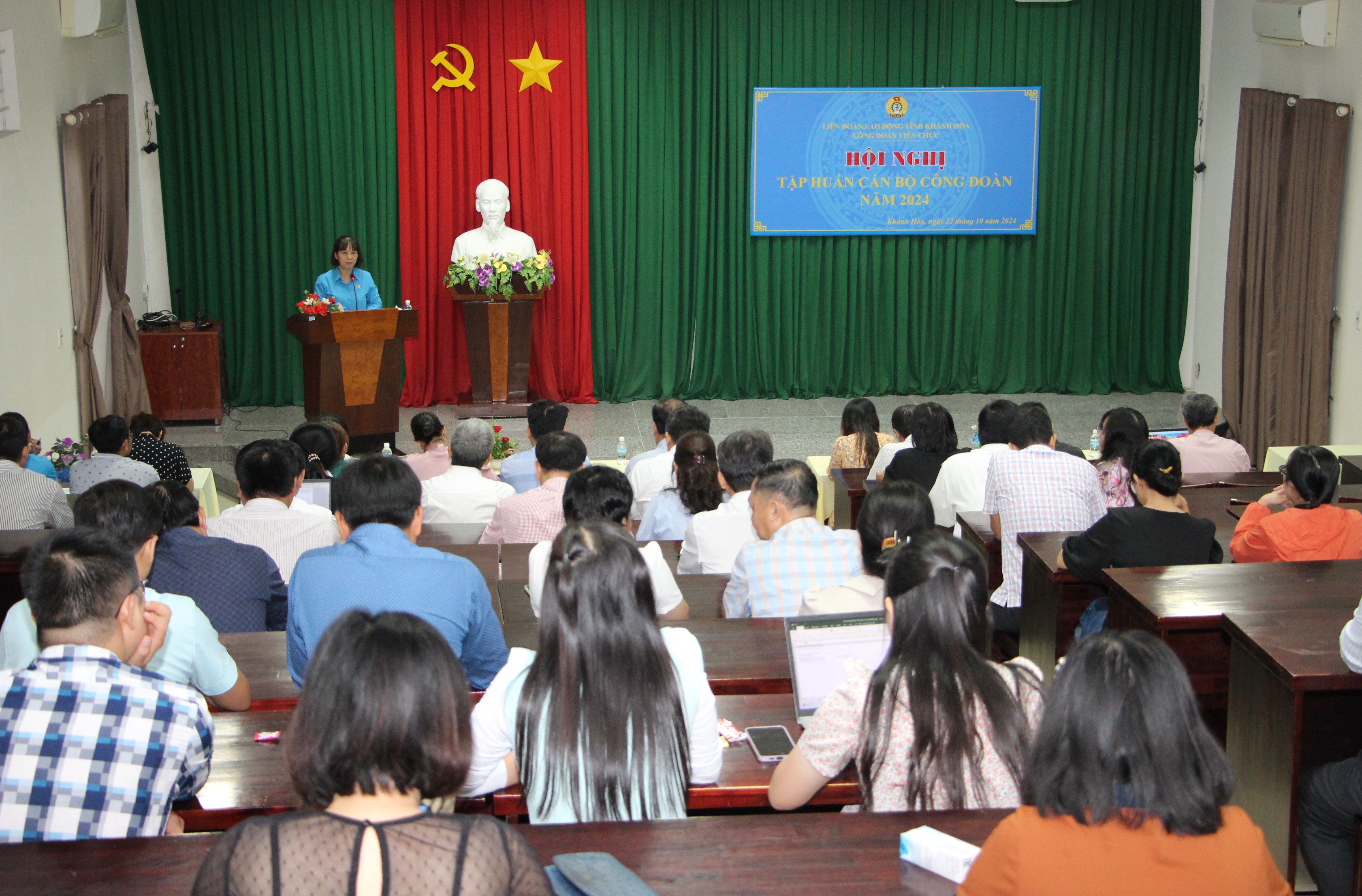 Tập huấn công tác tuyên giáo và kiểm tra, giám sát cho gần 200 cán bộ công đoàn cơ sở