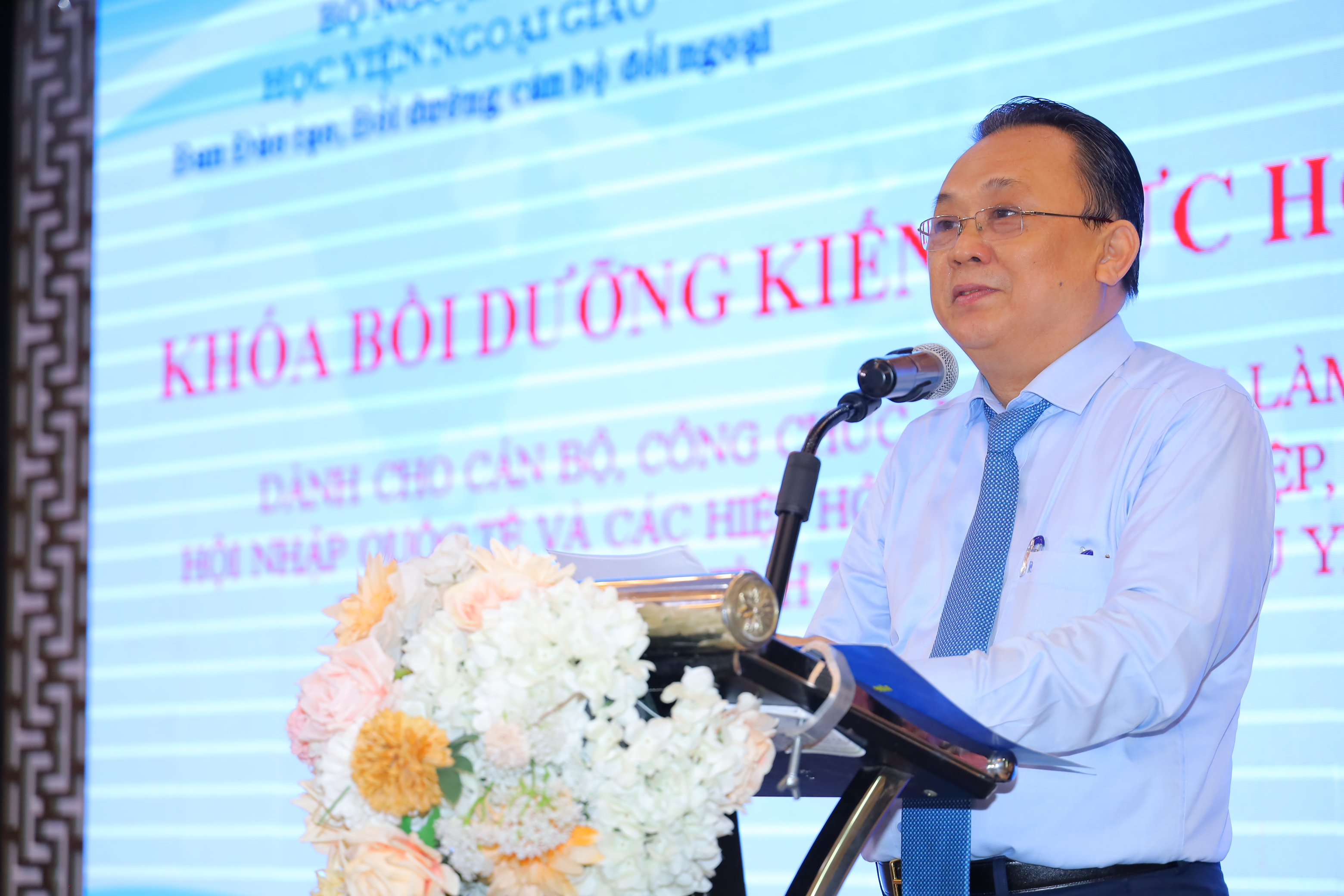 Gần 100 học viên tham gia khoá bồi dưỡng kiến thức hội nhập quốc tế  