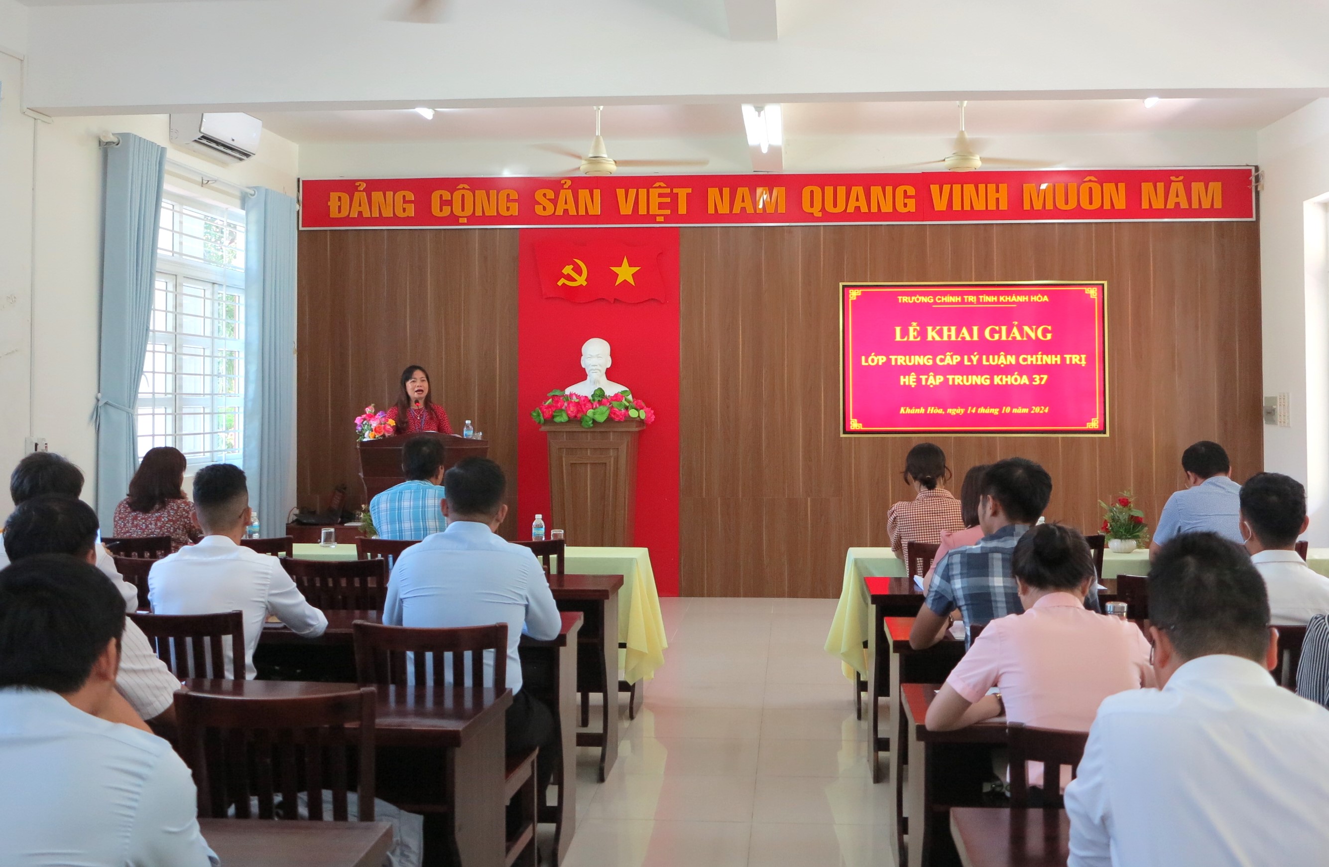 Trường Chính trị tỉnh Khánh Hòa: Khai giảng lớp Trung cấp lý luận chính trị hệ tập trung khóa 37