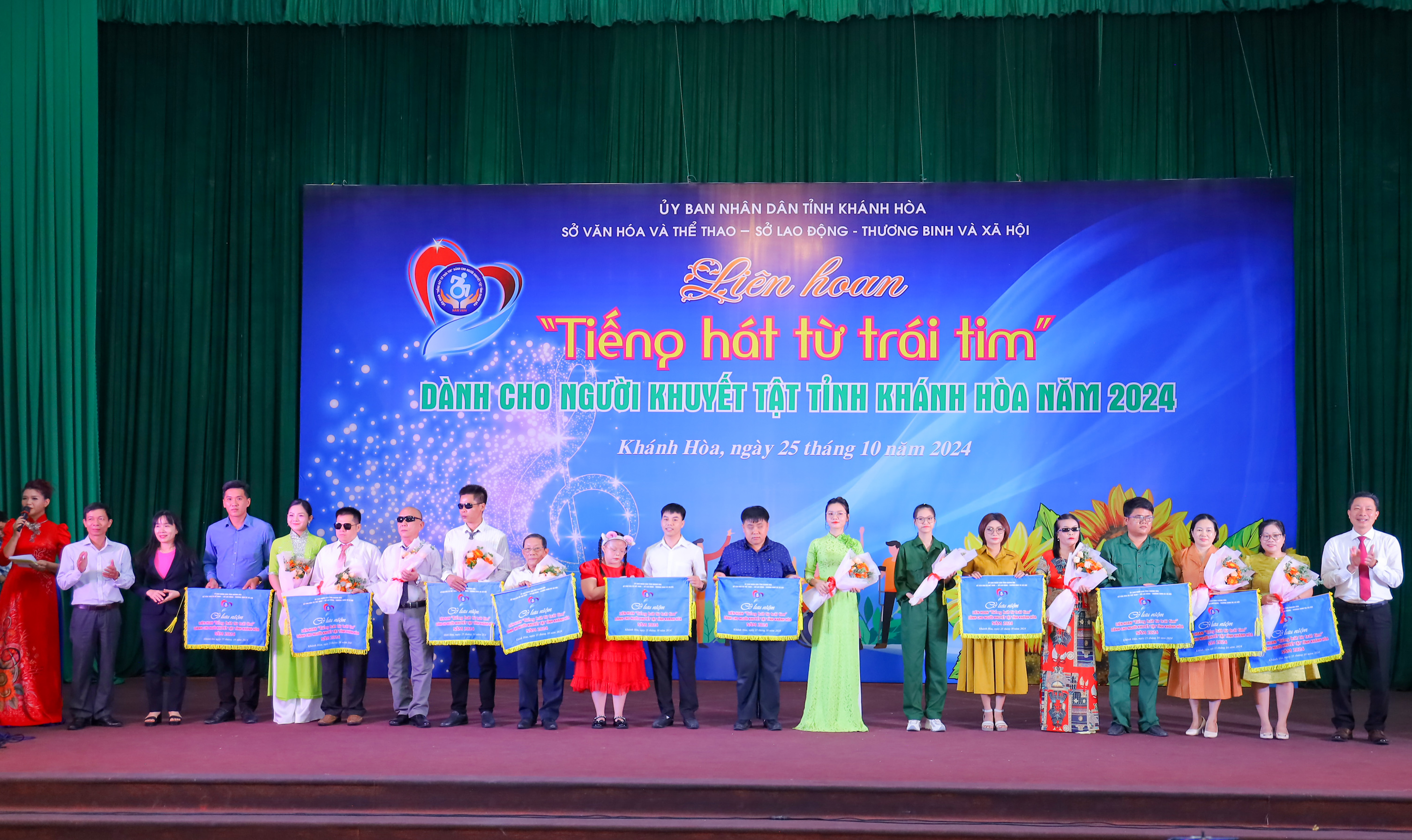 Gần 200 thí sinh tham gia Liên hoan Tiếng hát từ trái tim