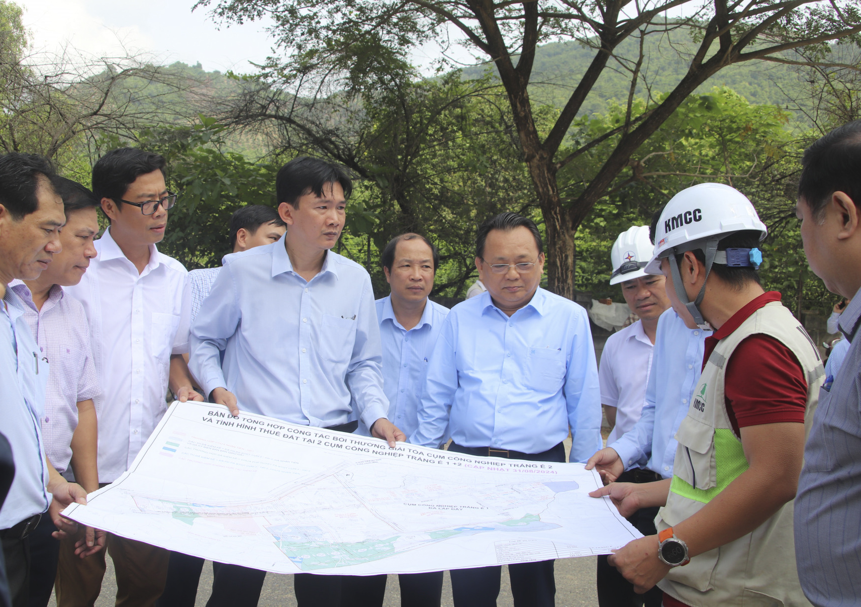 Phó Chủ tịch Thường trực UBND tỉnh Lê Hữu Hoàng kiểm tra thực địa tại các cụm công nghiệp Trảng É