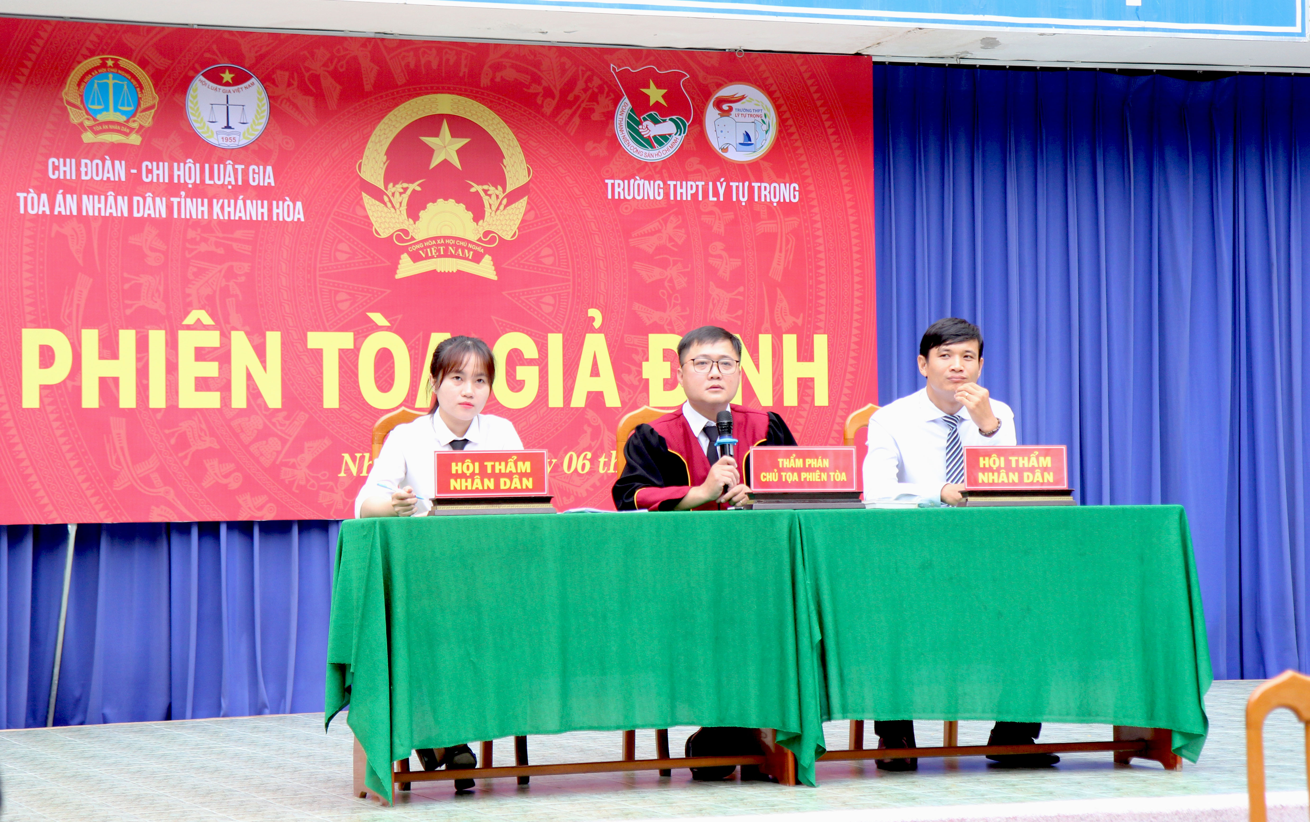 Hơn 2.000 học sinh tham gia chương trình Phiên tòa giả định