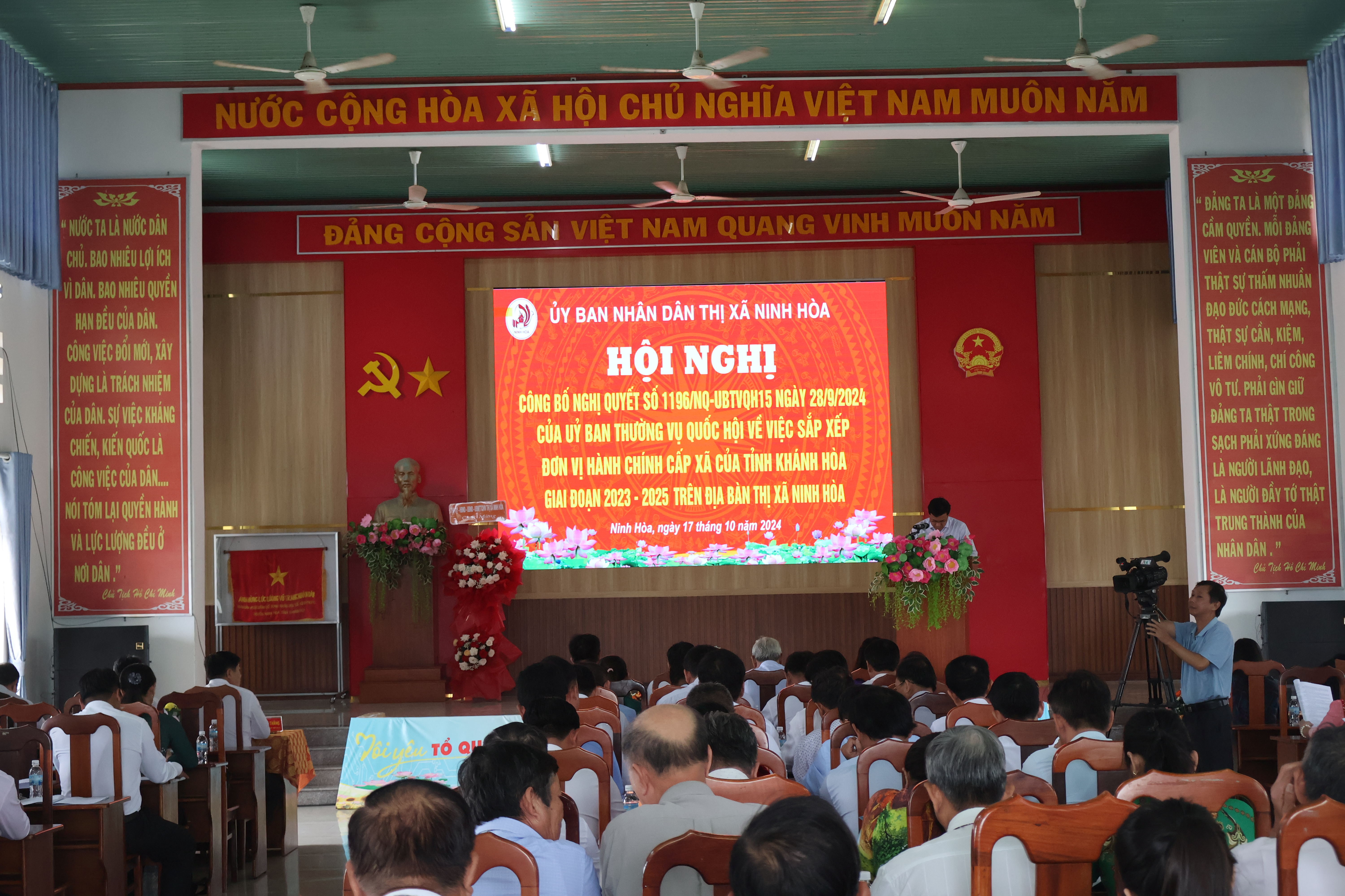 Thị xã Ninh Hòa công bố Nghị quyết của Ủy ban Thường vụ Quốc hội sáp nhập 2 xã Ninh Phước và Ninh Vân