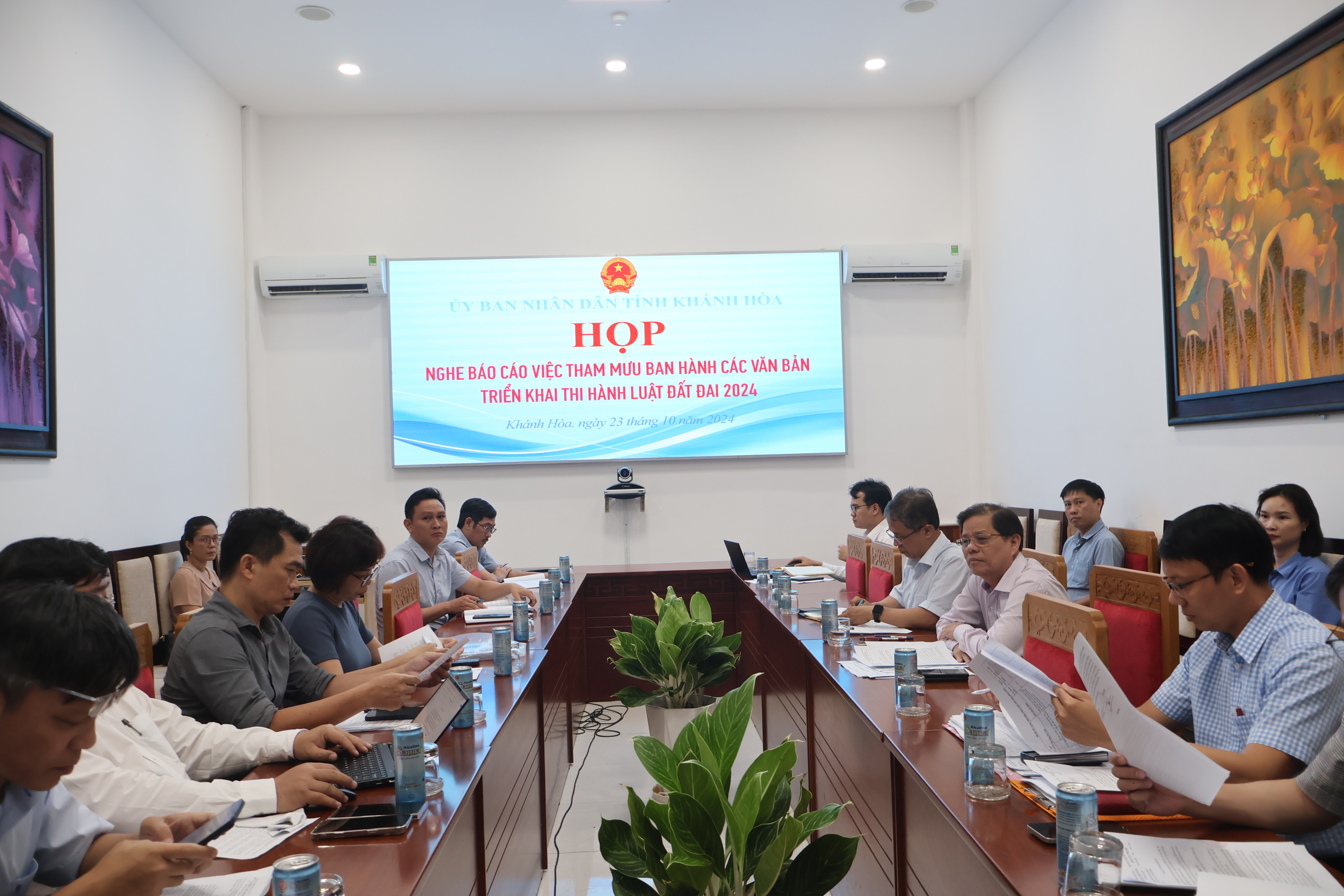 Khẩn trương hoàn thiện, ban hành đầy đủ các văn bản triển khai thi hành Luật Đất đai trước ngày 31-10